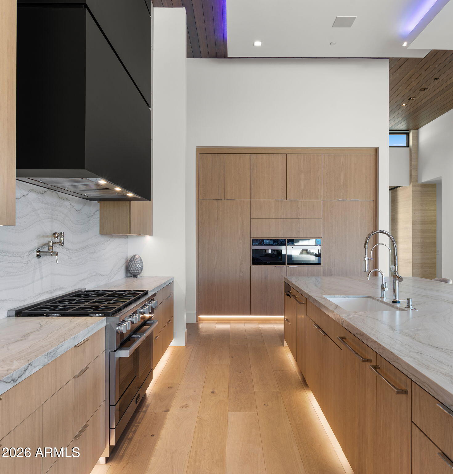 6824 E HUMMINGBIRD Lane