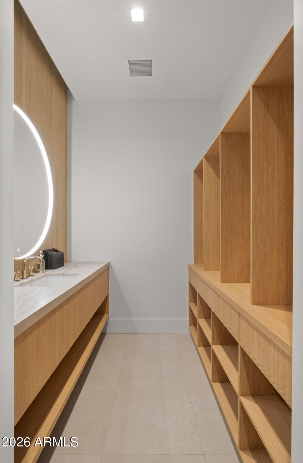 6824 E HUMMINGBIRD Lane