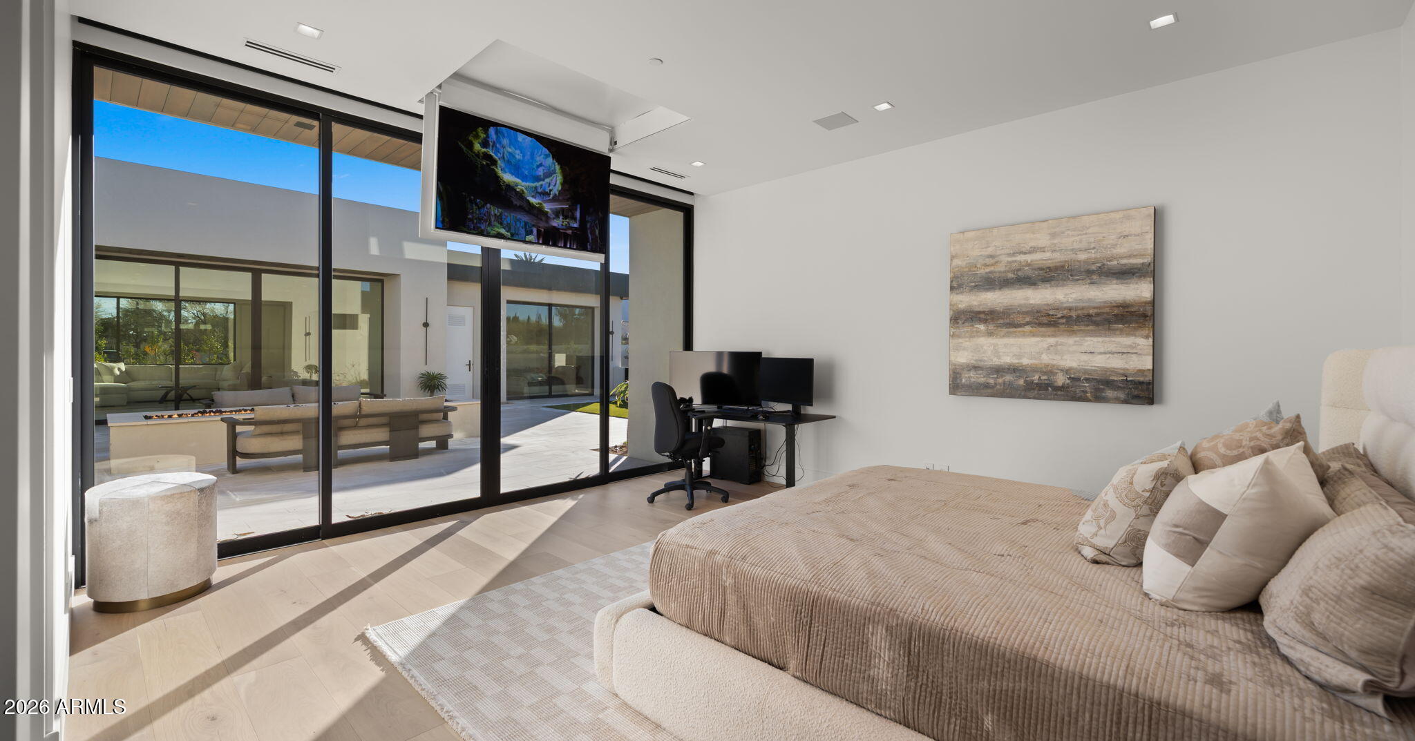 6824 E HUMMINGBIRD Lane