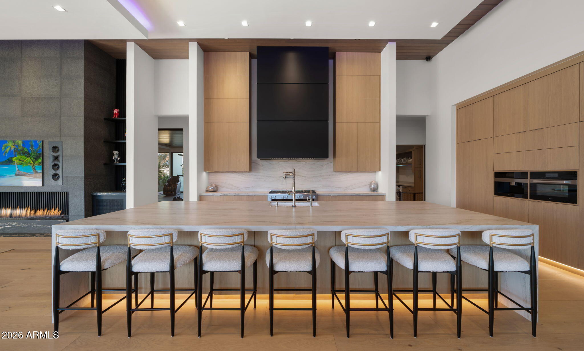 6824 E HUMMINGBIRD Lane