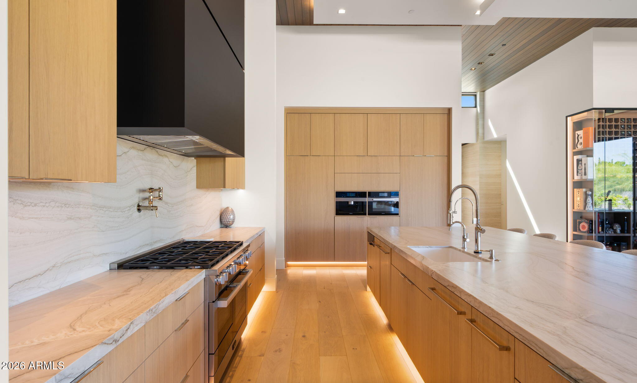 6824 E HUMMINGBIRD Lane