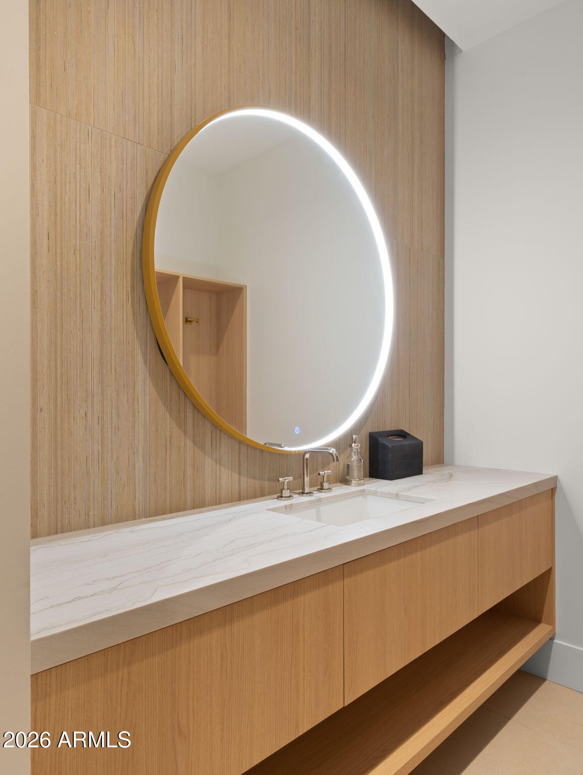 6824 E HUMMINGBIRD Lane