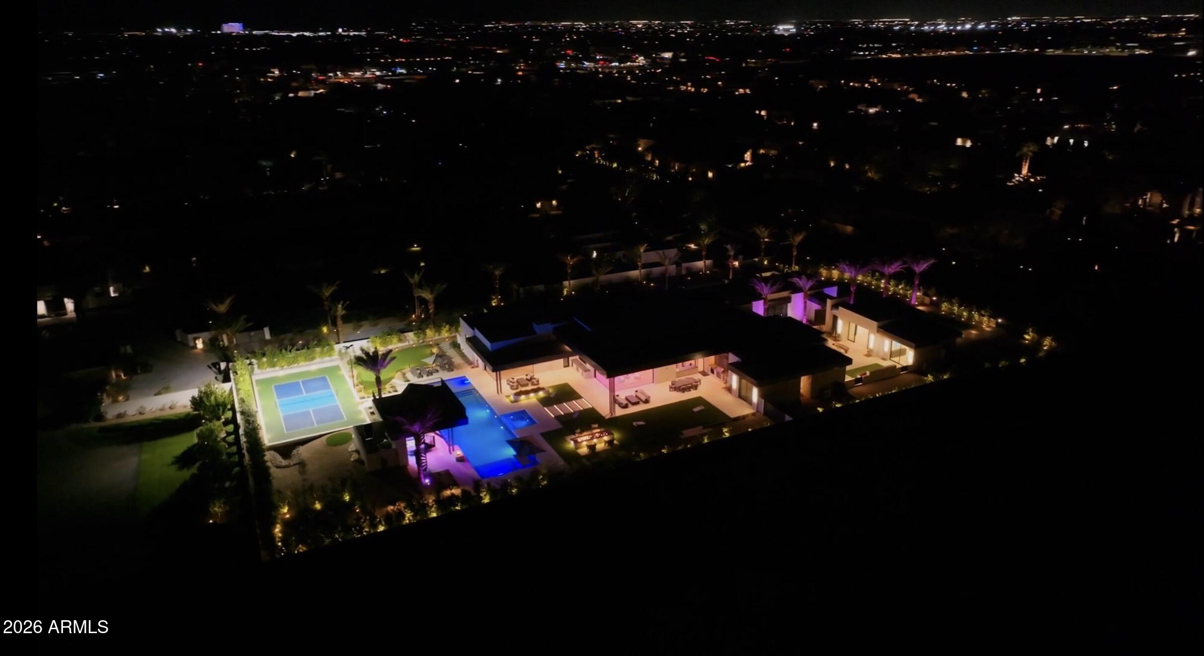 6824 E HUMMINGBIRD Lane