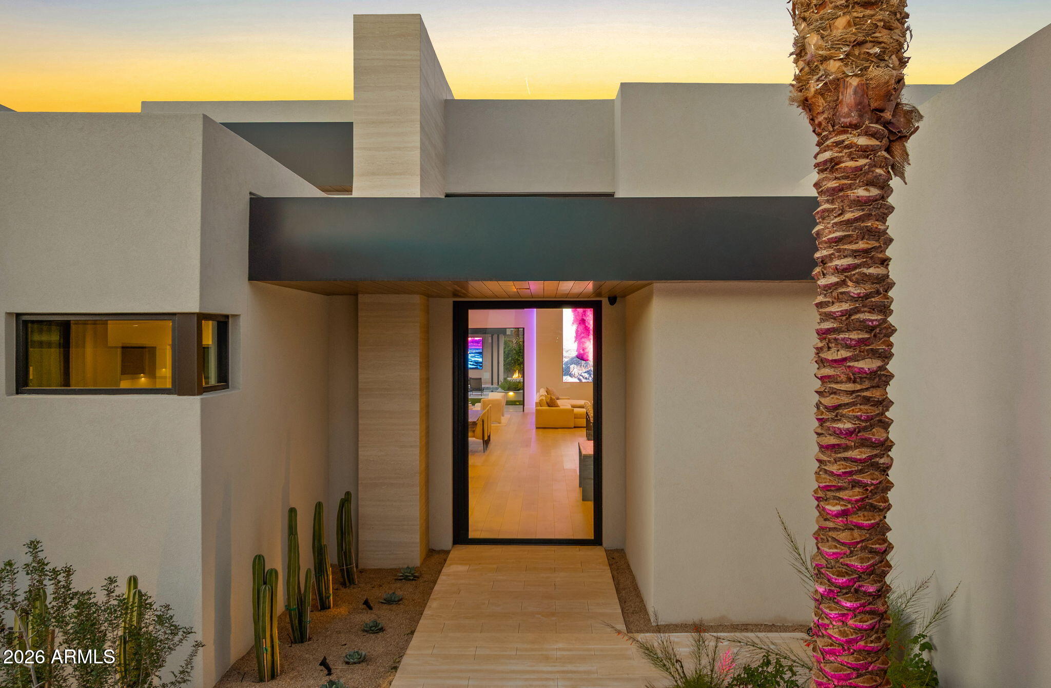 6824 E HUMMINGBIRD Lane