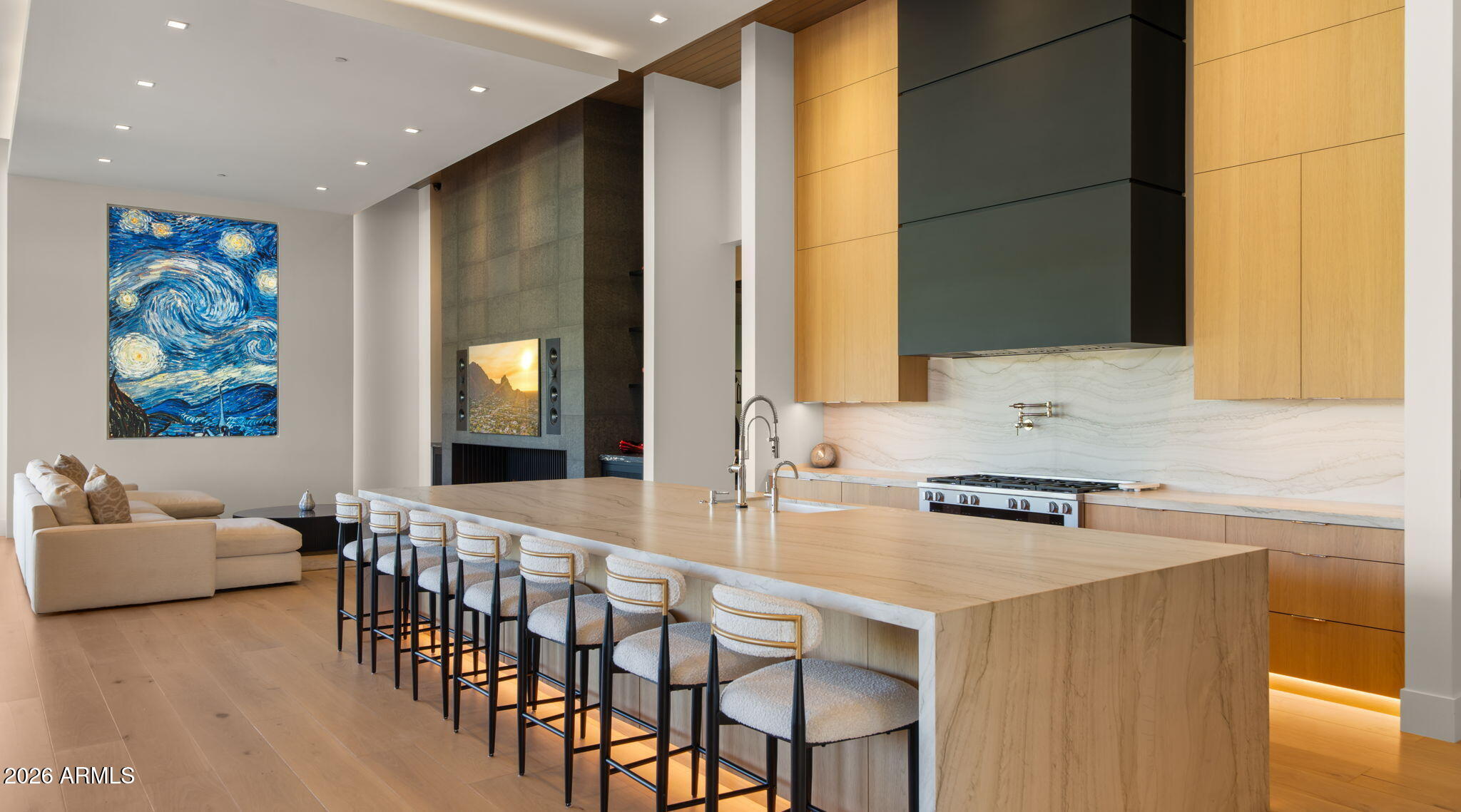 6824 E HUMMINGBIRD Lane