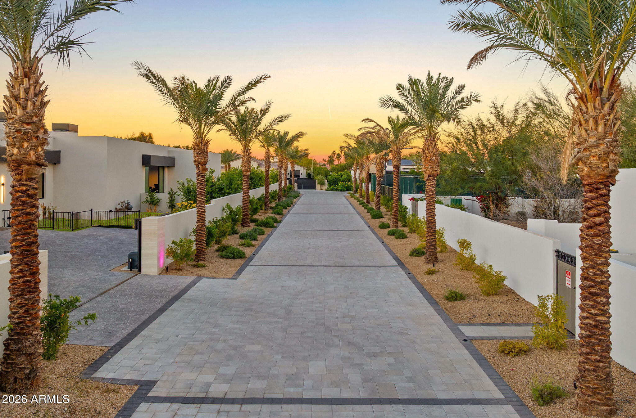 6824 E HUMMINGBIRD Lane