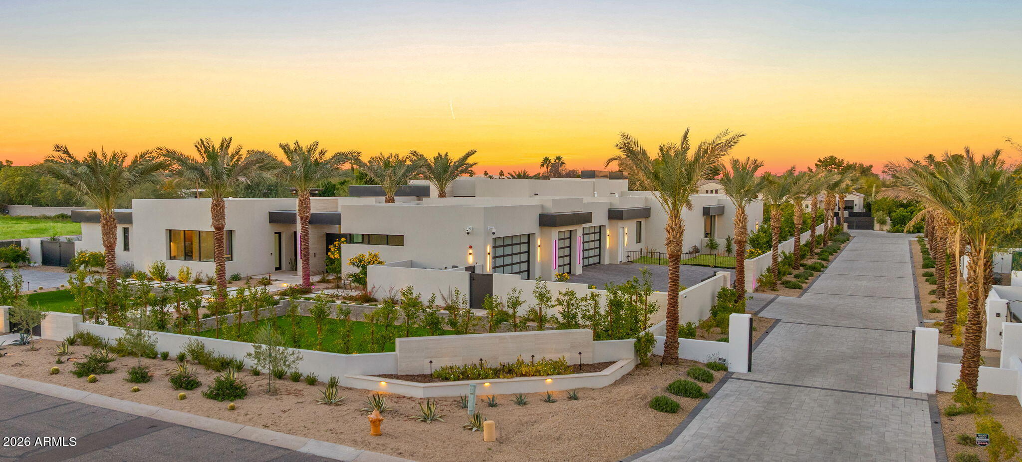 6824 E HUMMINGBIRD Lane