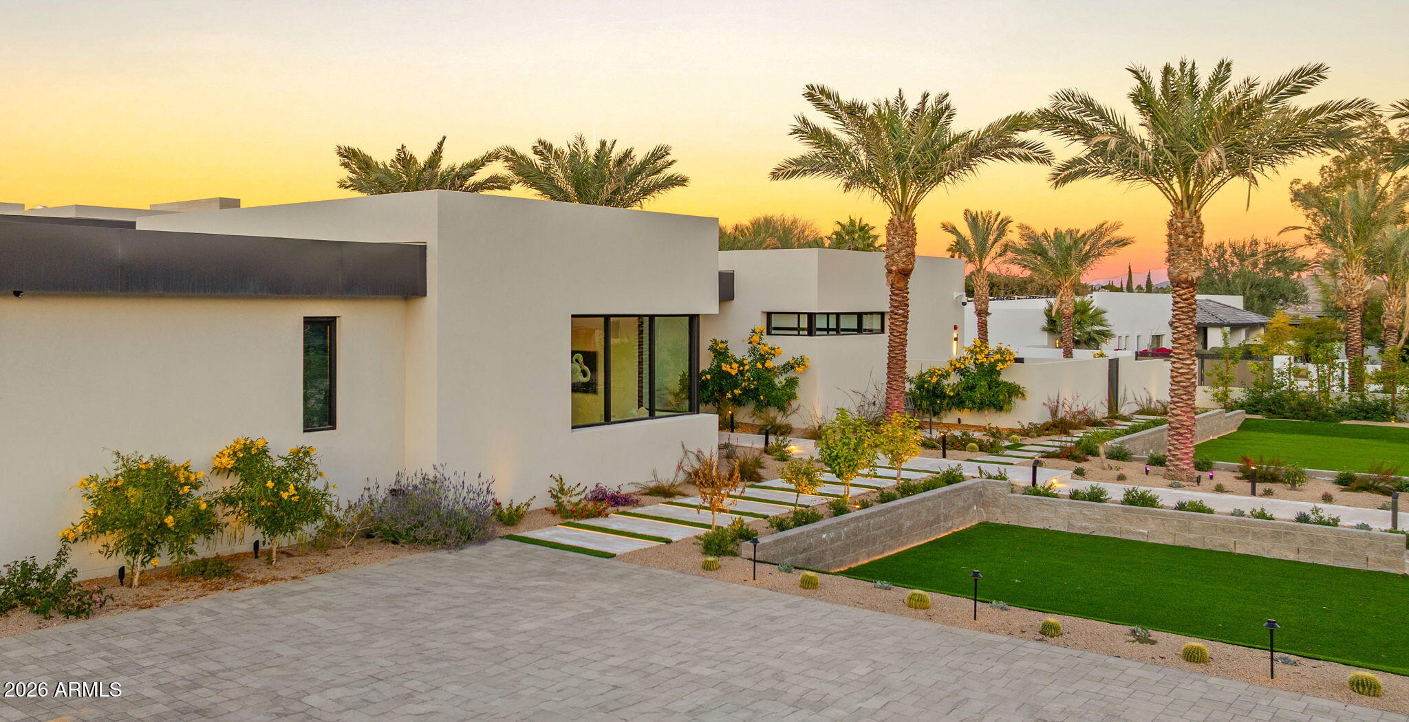 6824 E HUMMINGBIRD Lane