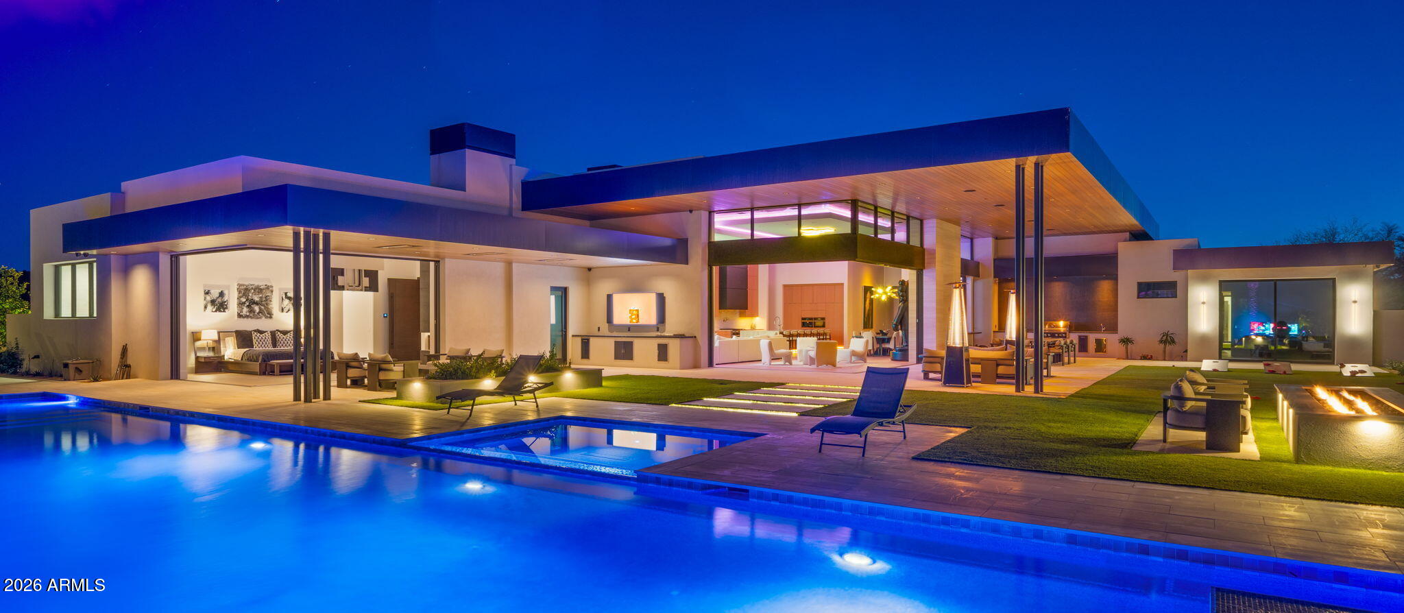 6824 E HUMMINGBIRD Lane