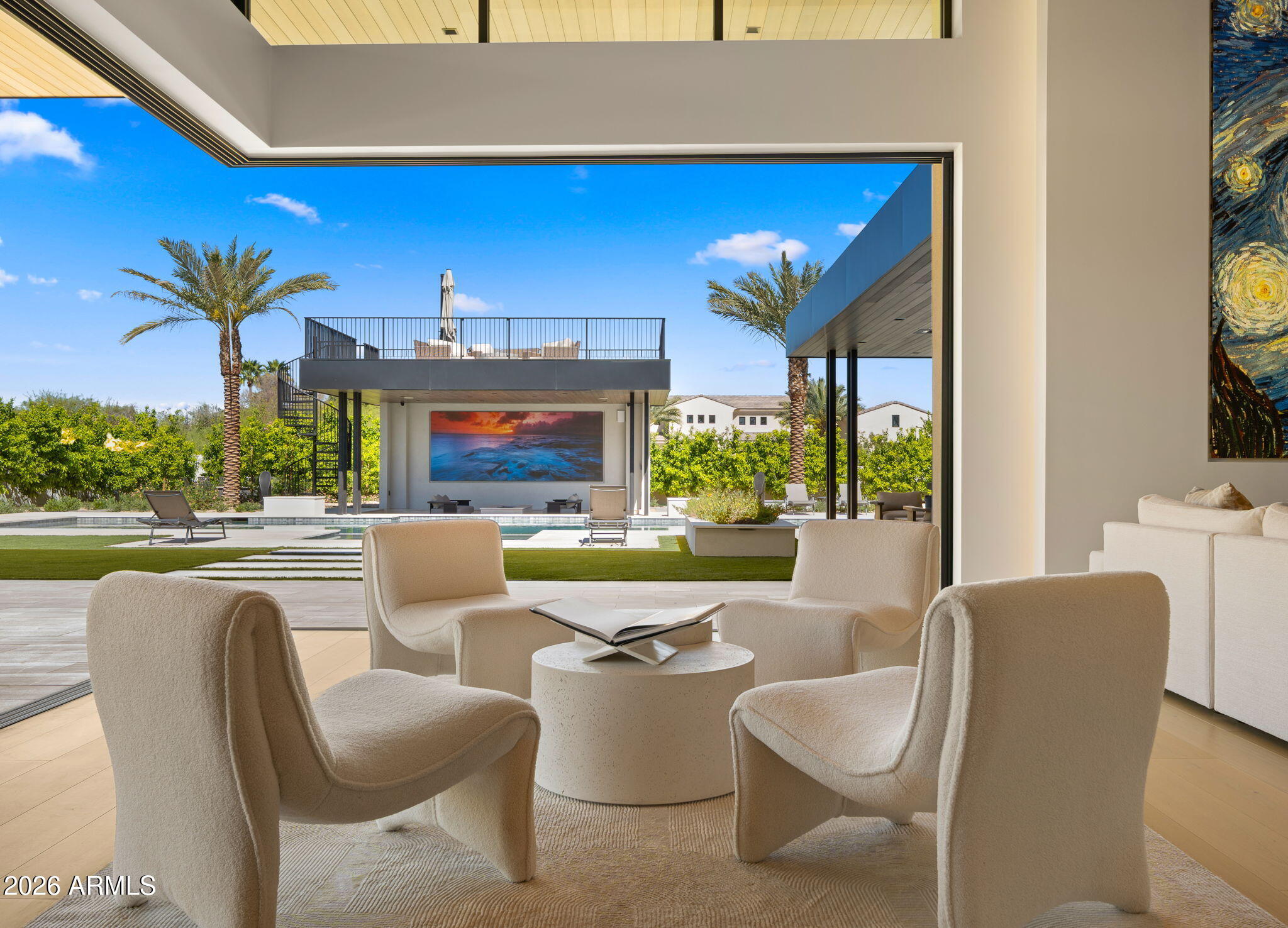 6824 E HUMMINGBIRD Lane