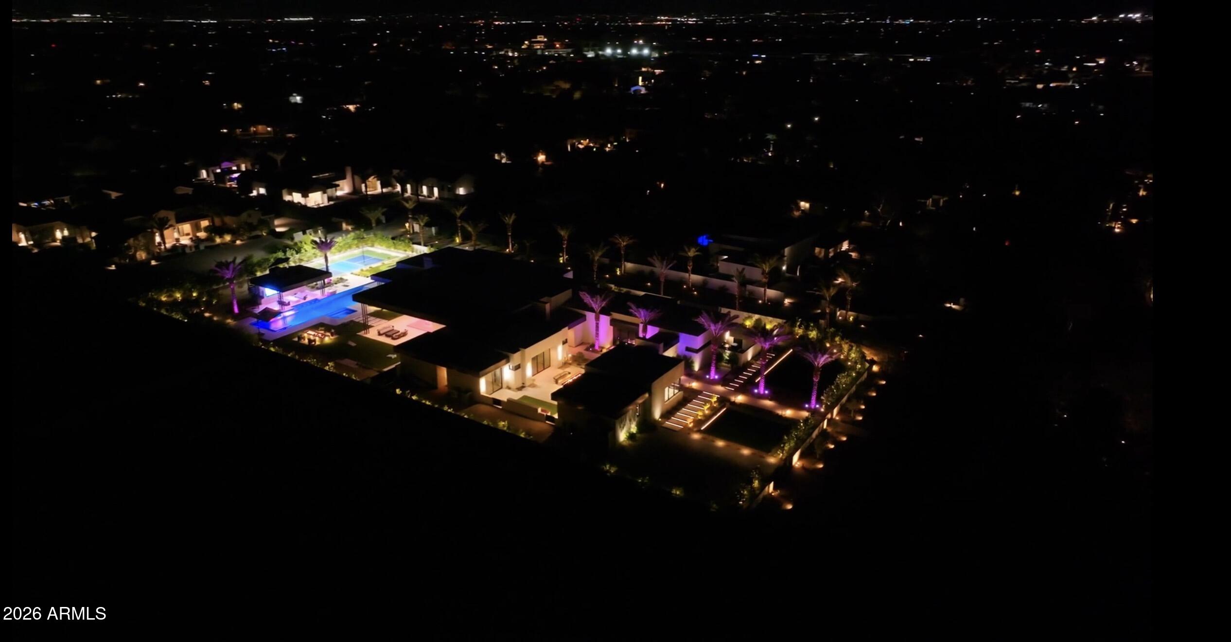 6824 E HUMMINGBIRD Lane