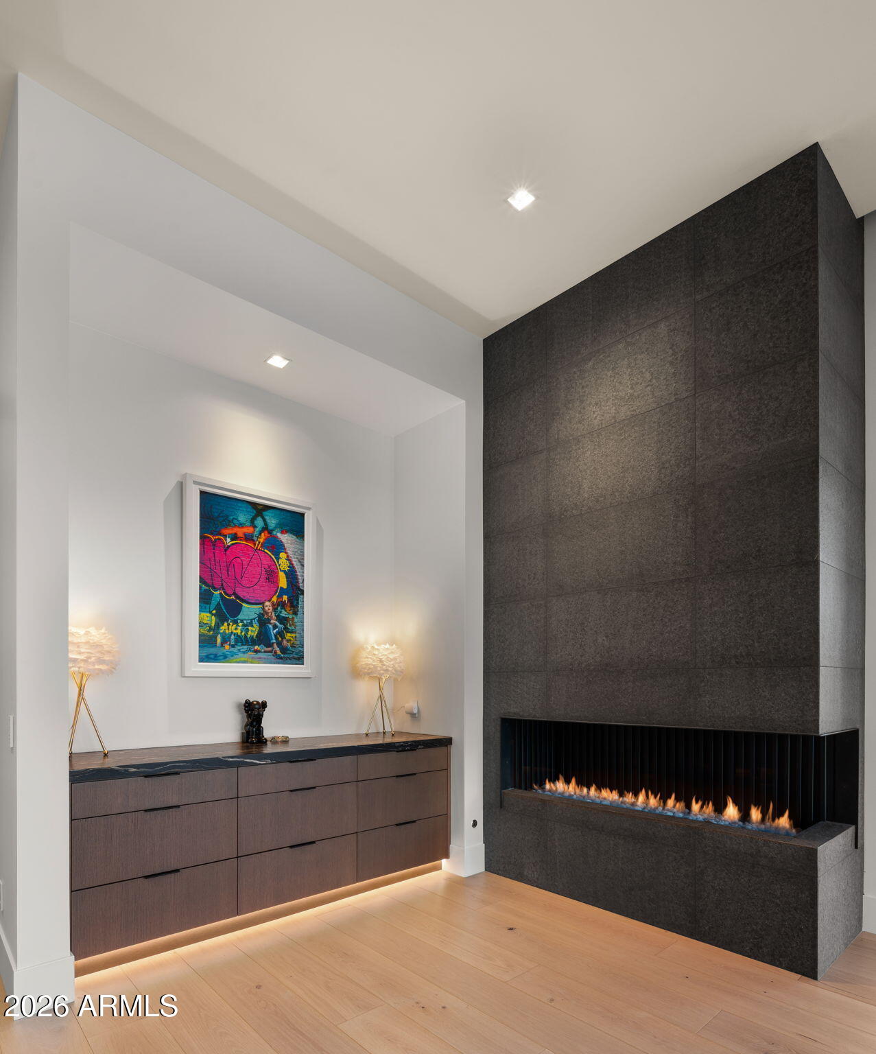 6824 E HUMMINGBIRD Lane