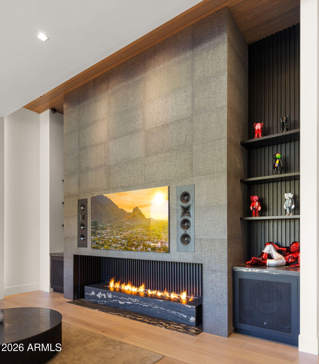 6824 E HUMMINGBIRD Lane