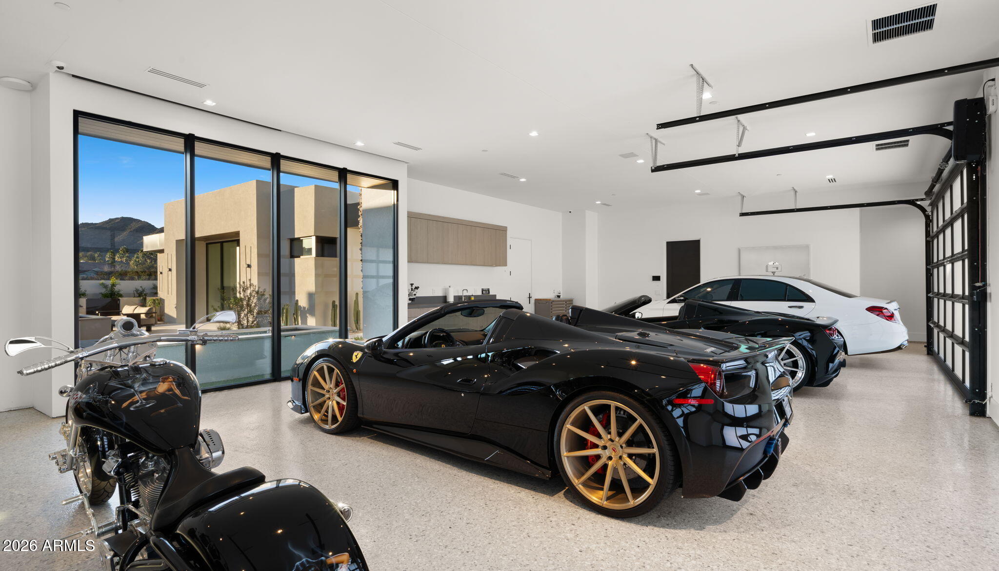 6824 E HUMMINGBIRD Lane