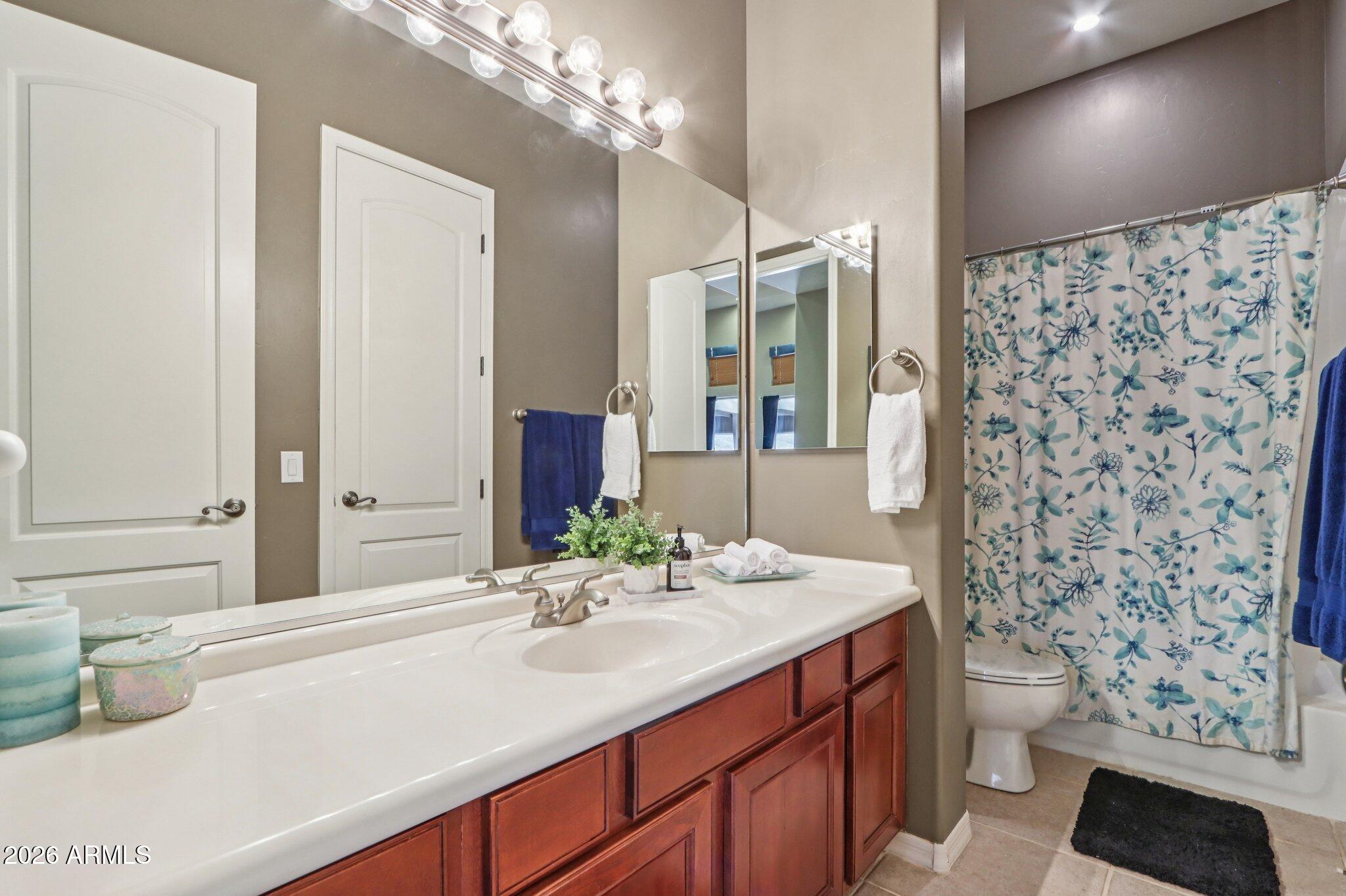 3019 W CARRIAGE Drive