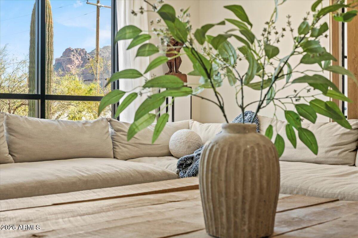 4035 E MCDONALD Drive