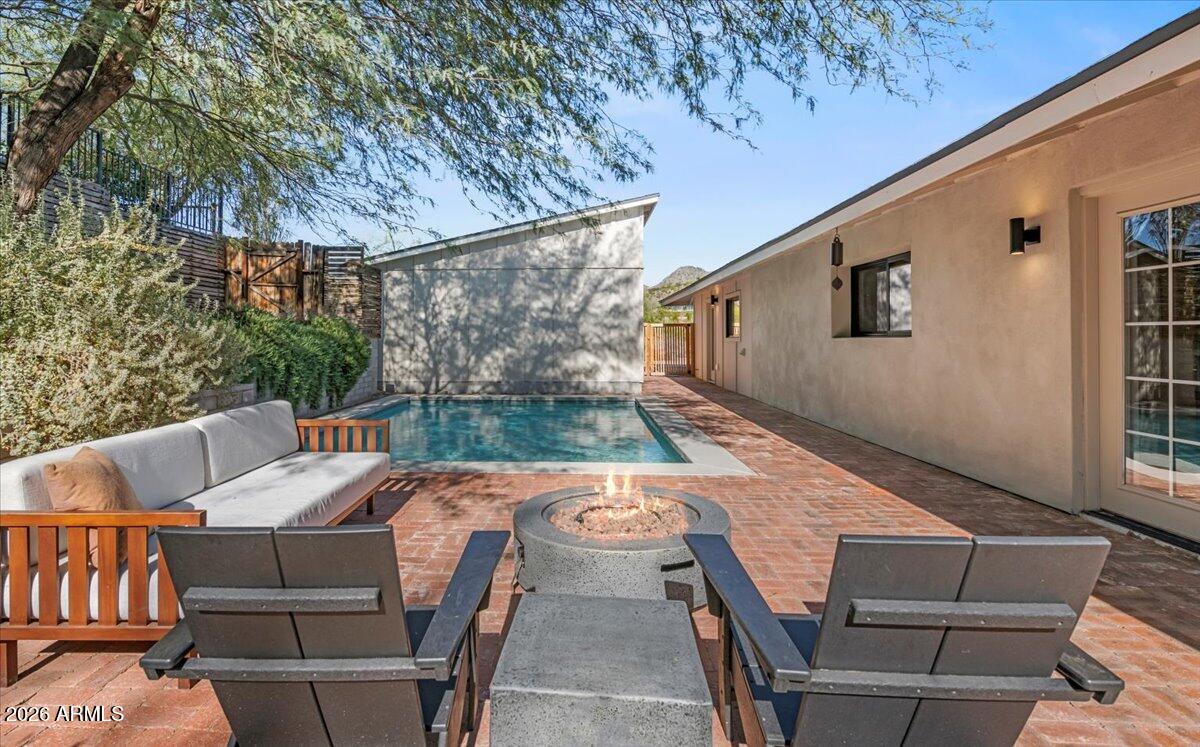 4035 E MCDONALD Drive