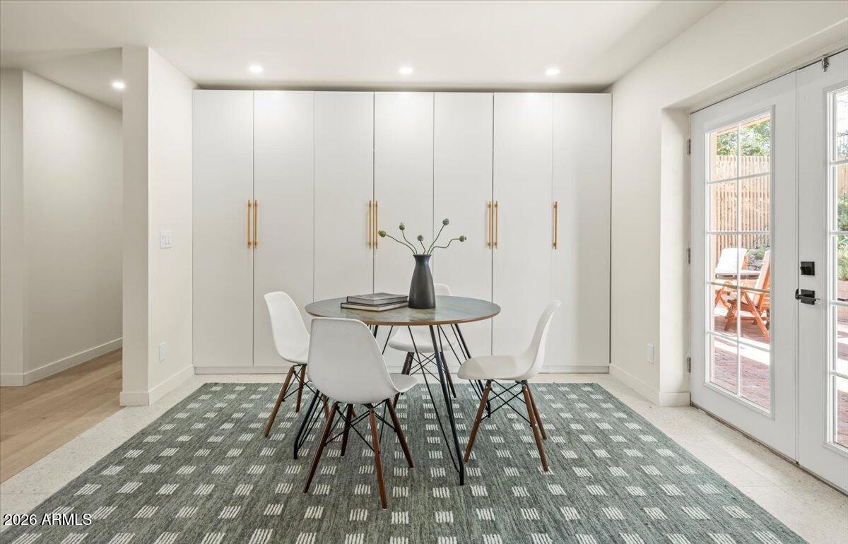 4035 E MCDONALD Drive