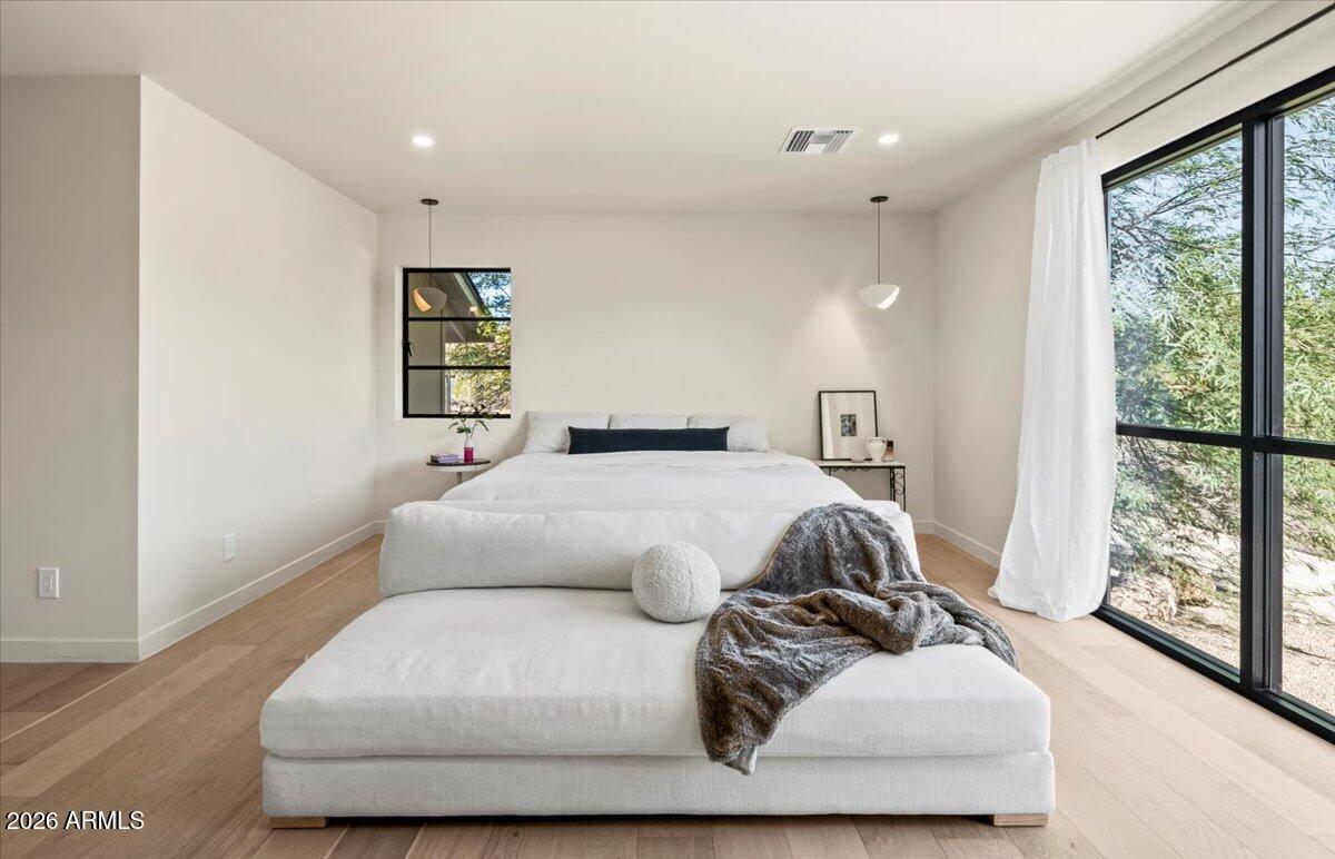 4035 E MCDONALD Drive