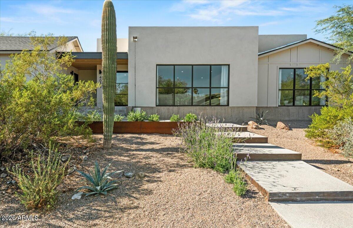 4035 E MCDONALD Drive