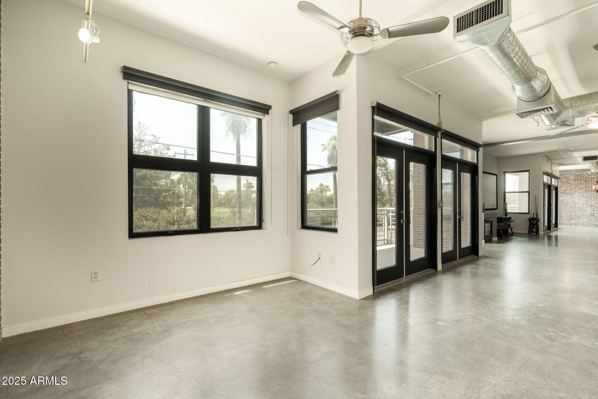 914 E OSBORN Road 202