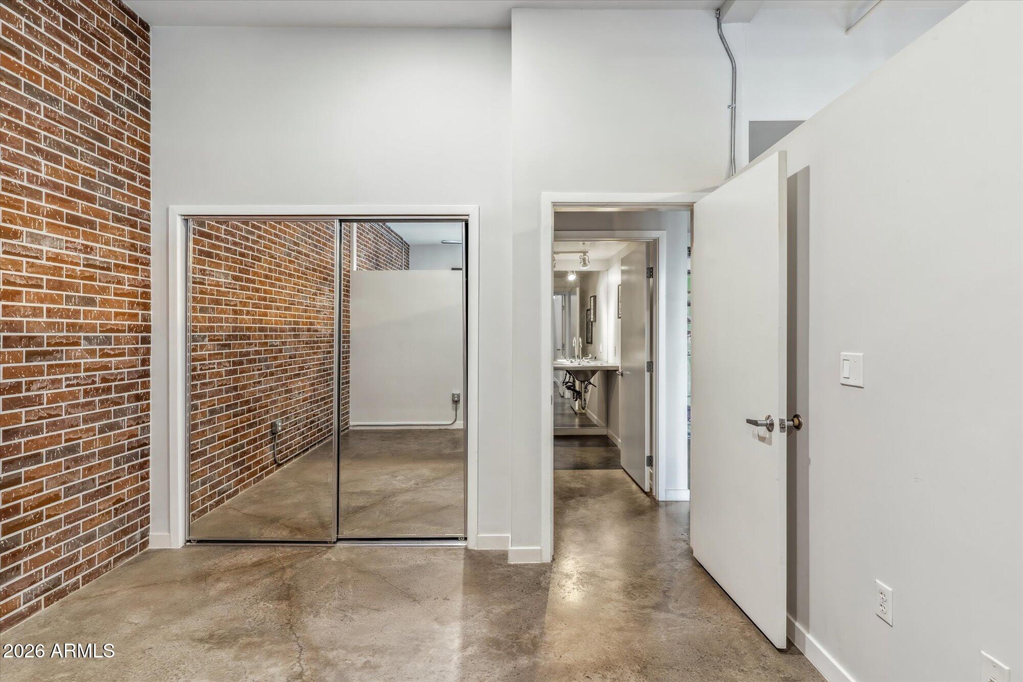 914 E OSBORN Road 202