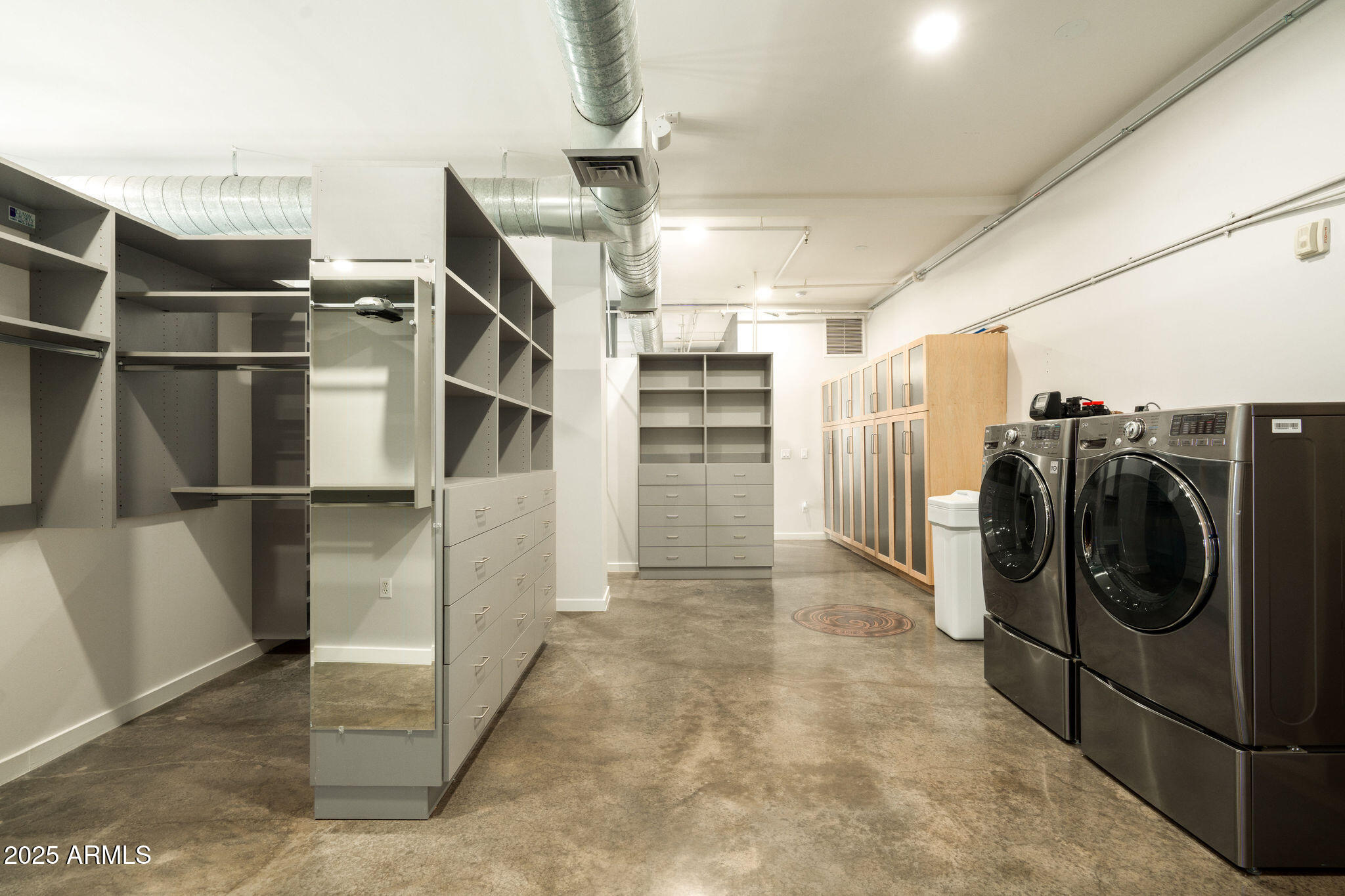 914 E OSBORN Road 202