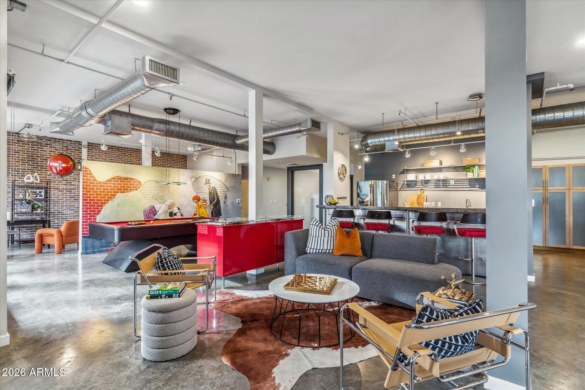 914 E OSBORN Road 202