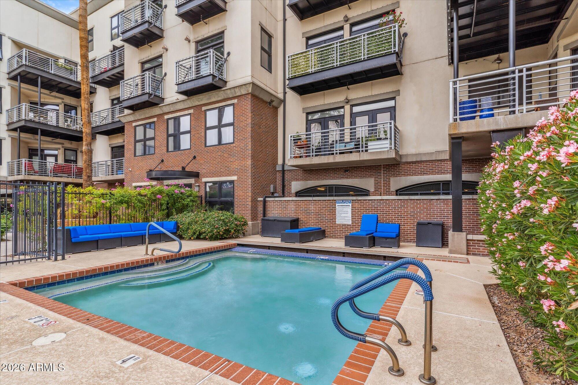 914 E OSBORN Road 202