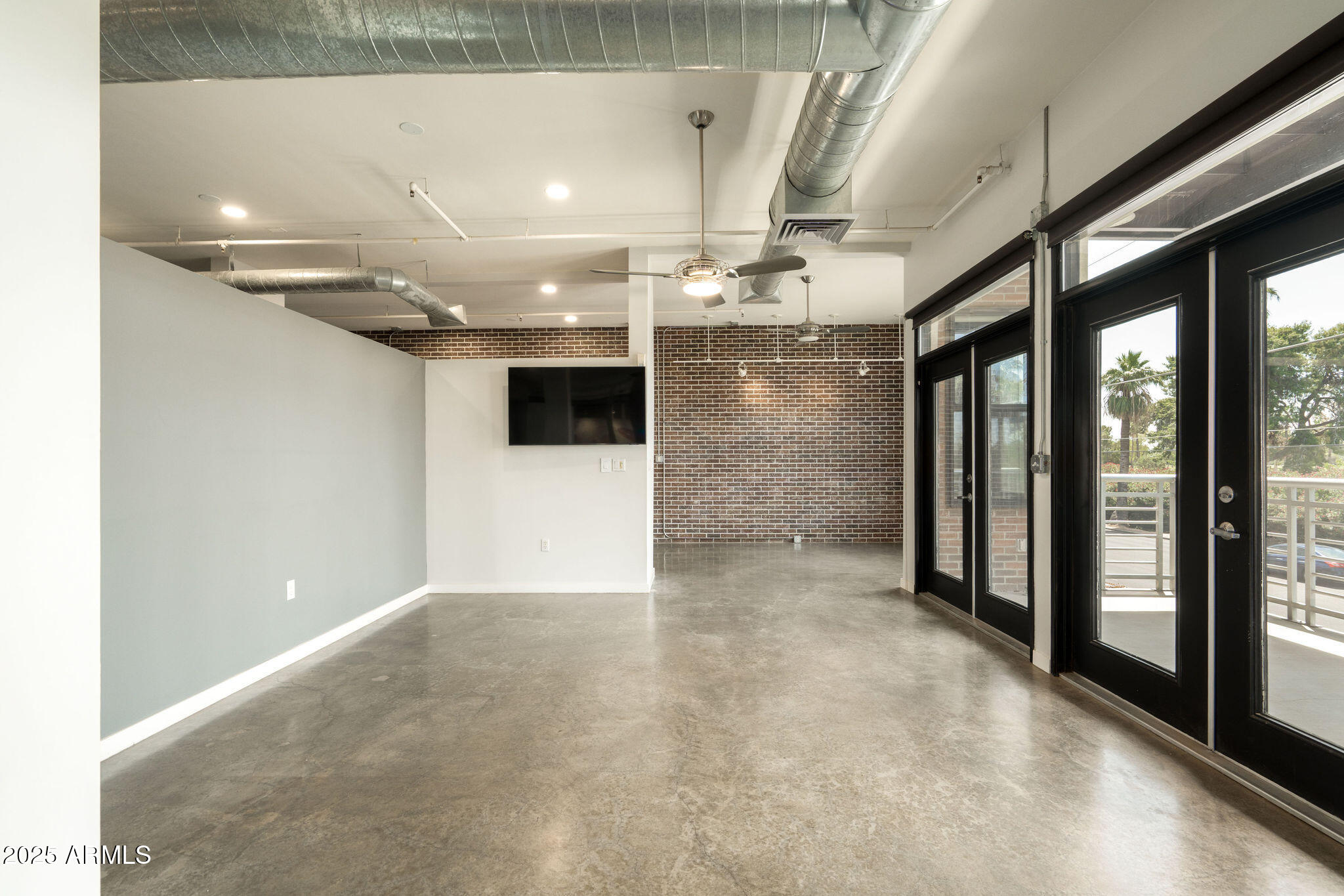 914 E OSBORN Road 202