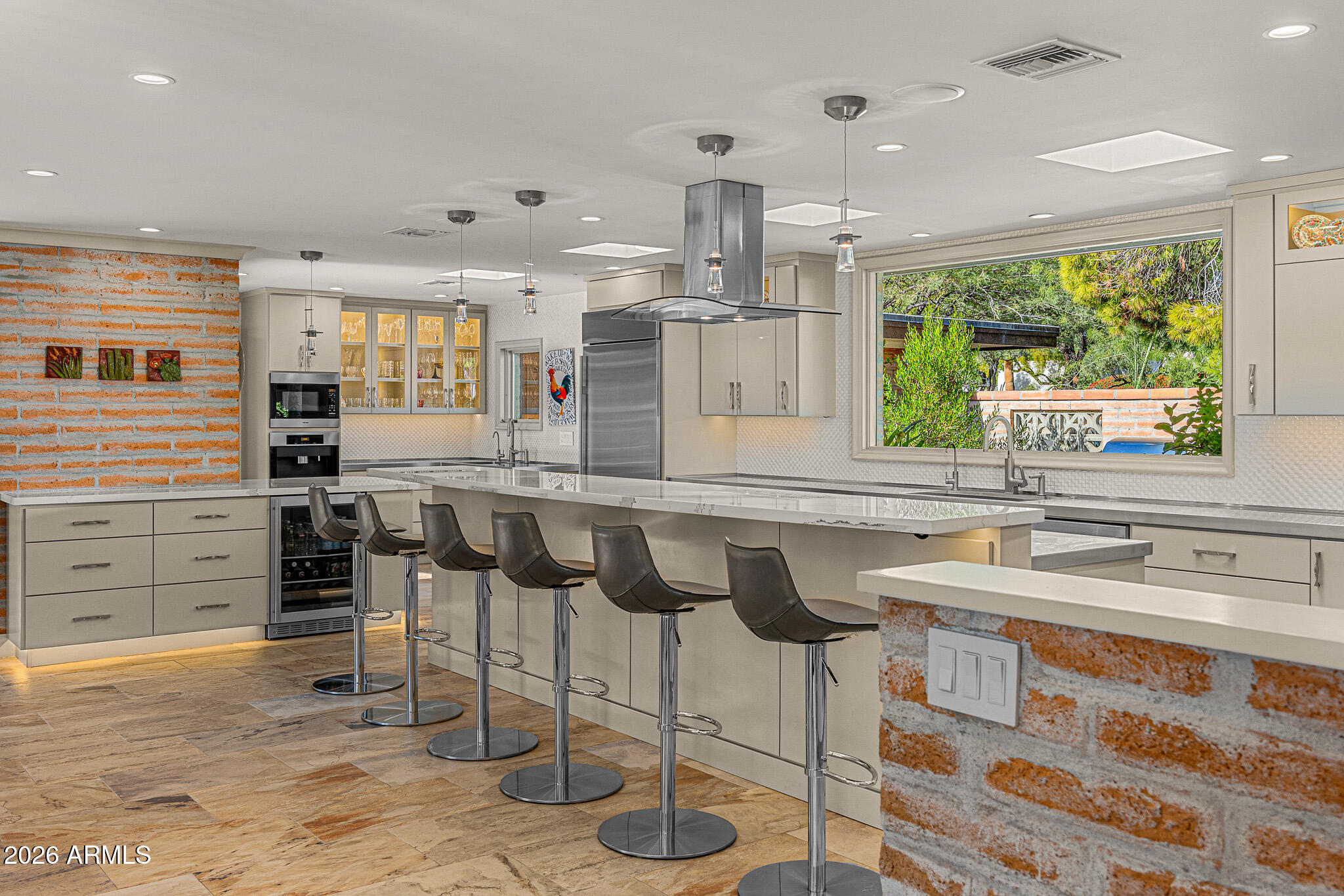 3921 E SAN MIGUEL Avenue