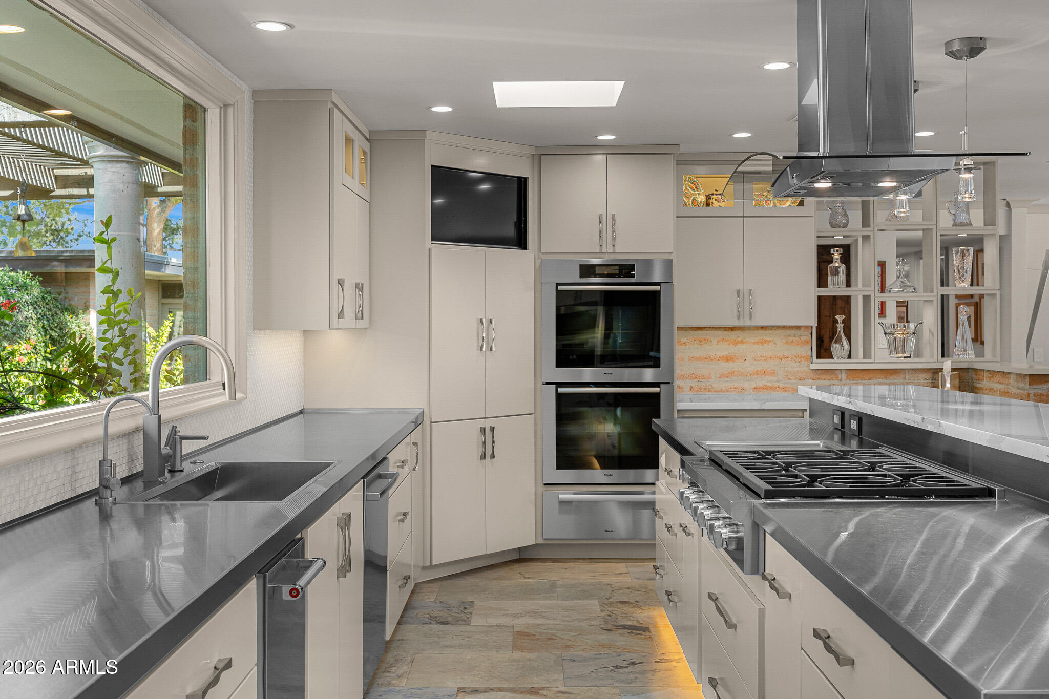 3921 E SAN MIGUEL Avenue