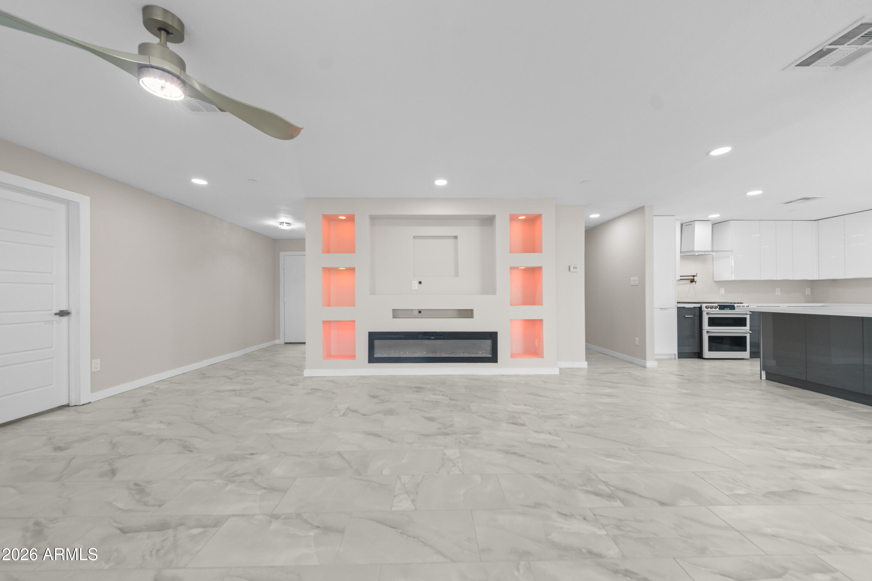 8202 E WHITTON Avenue