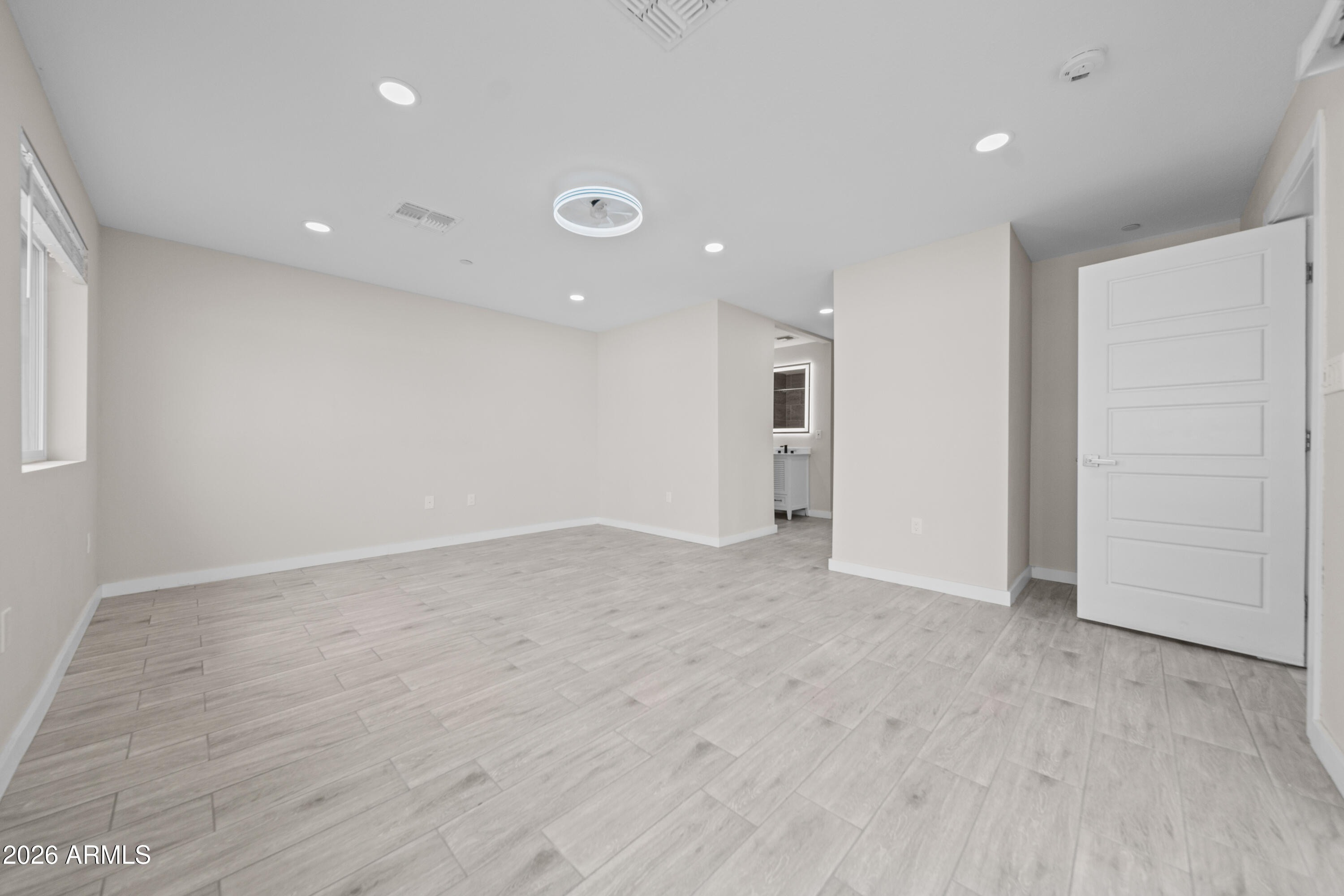 8202 E WHITTON Avenue