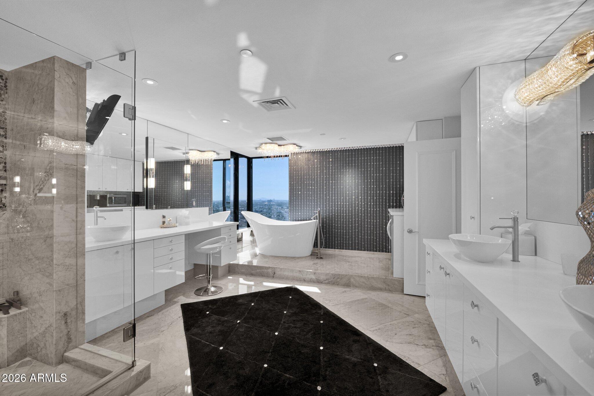 1040 E OSBORN Road 1902