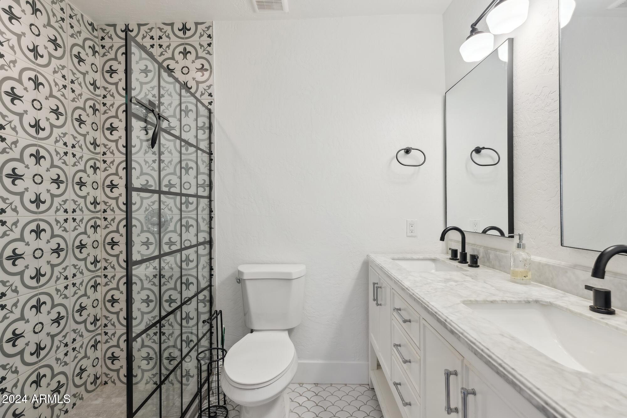 2230 E CLARENDON Avenue