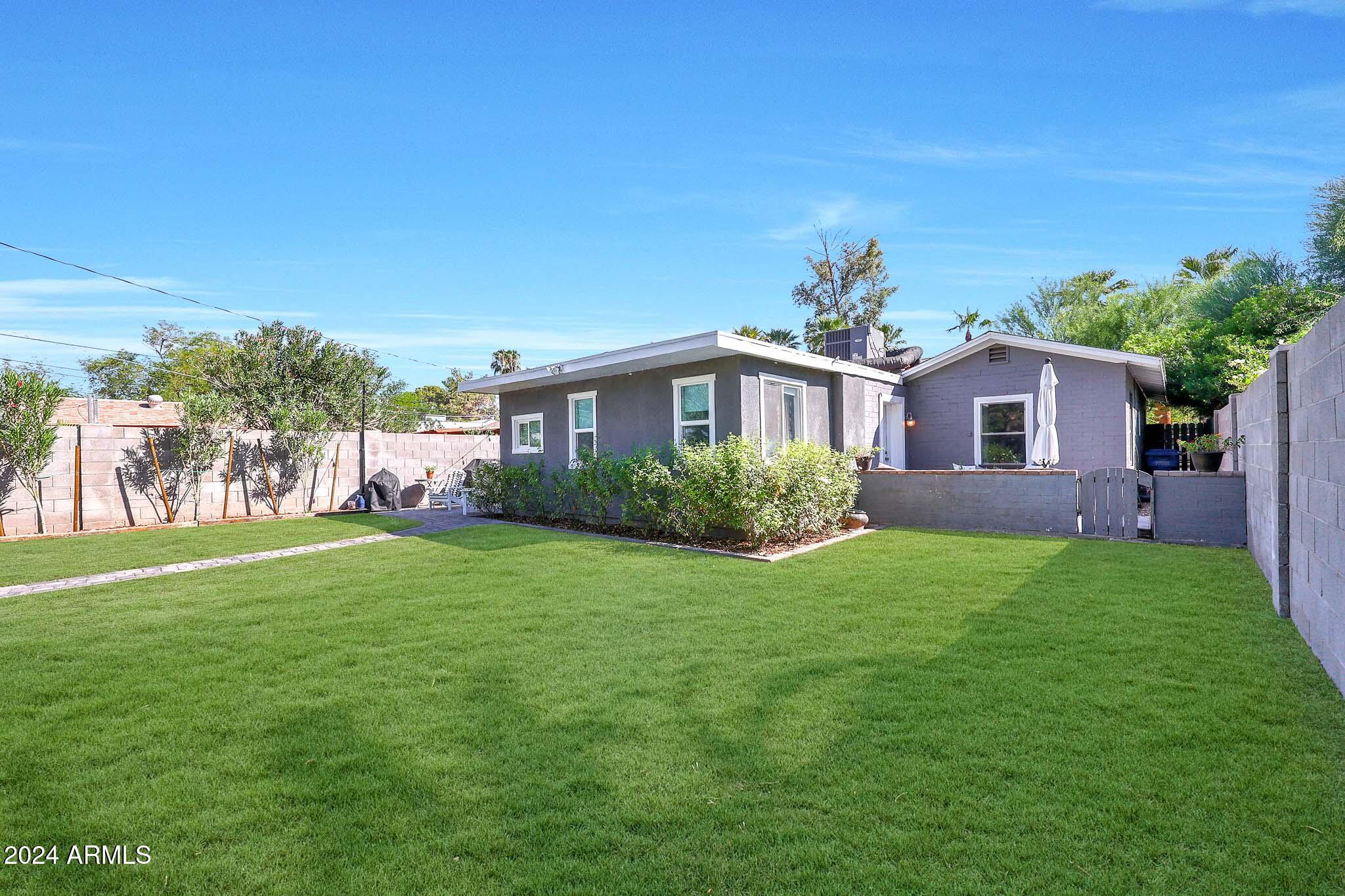 2230 E CLARENDON Avenue