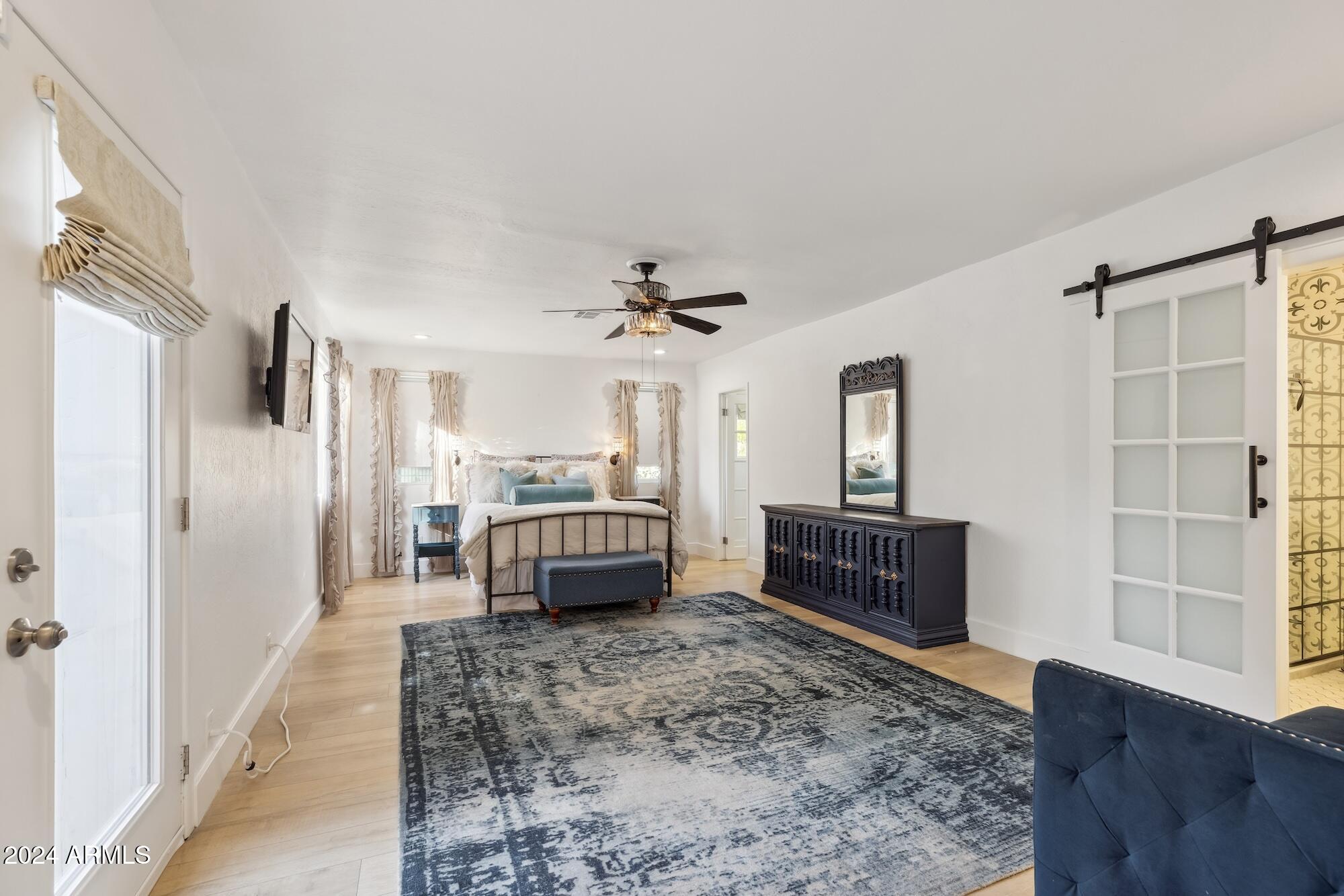 2230 E CLARENDON Avenue