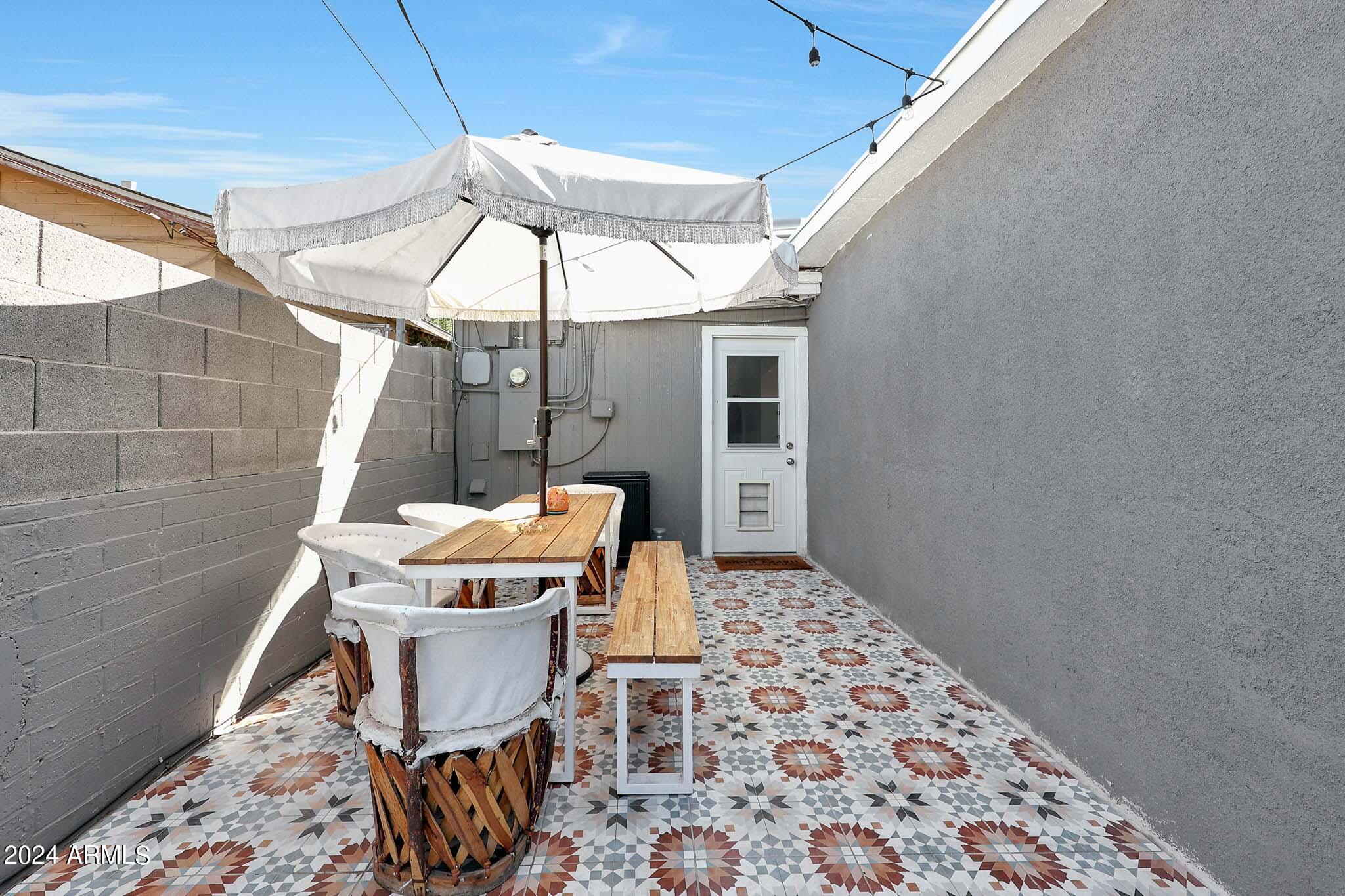 2230 E CLARENDON Avenue