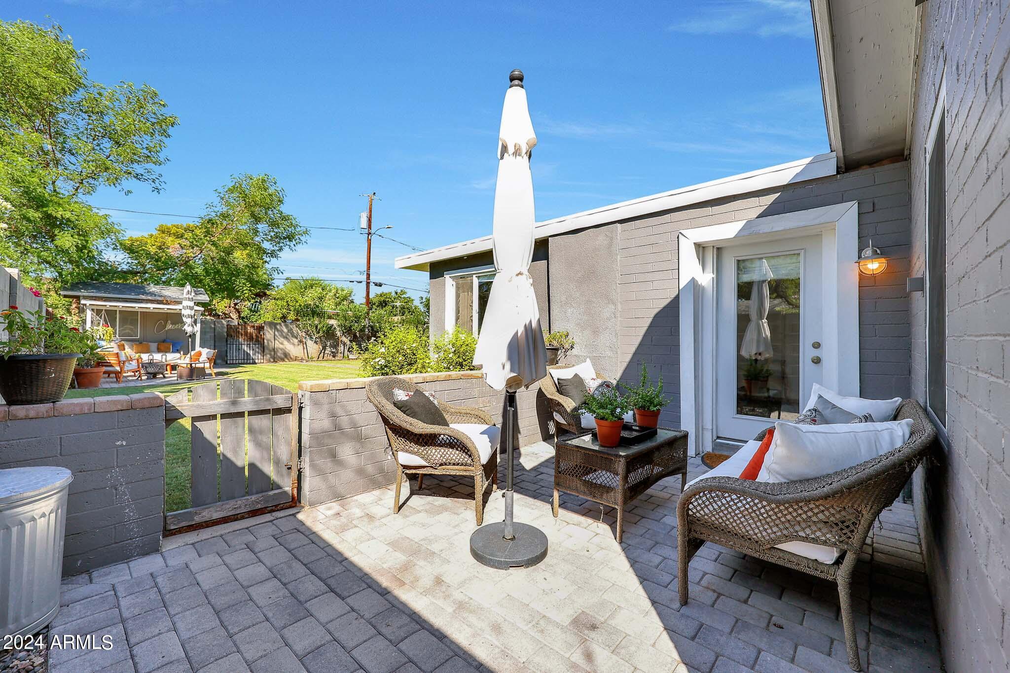 2230 E CLARENDON Avenue