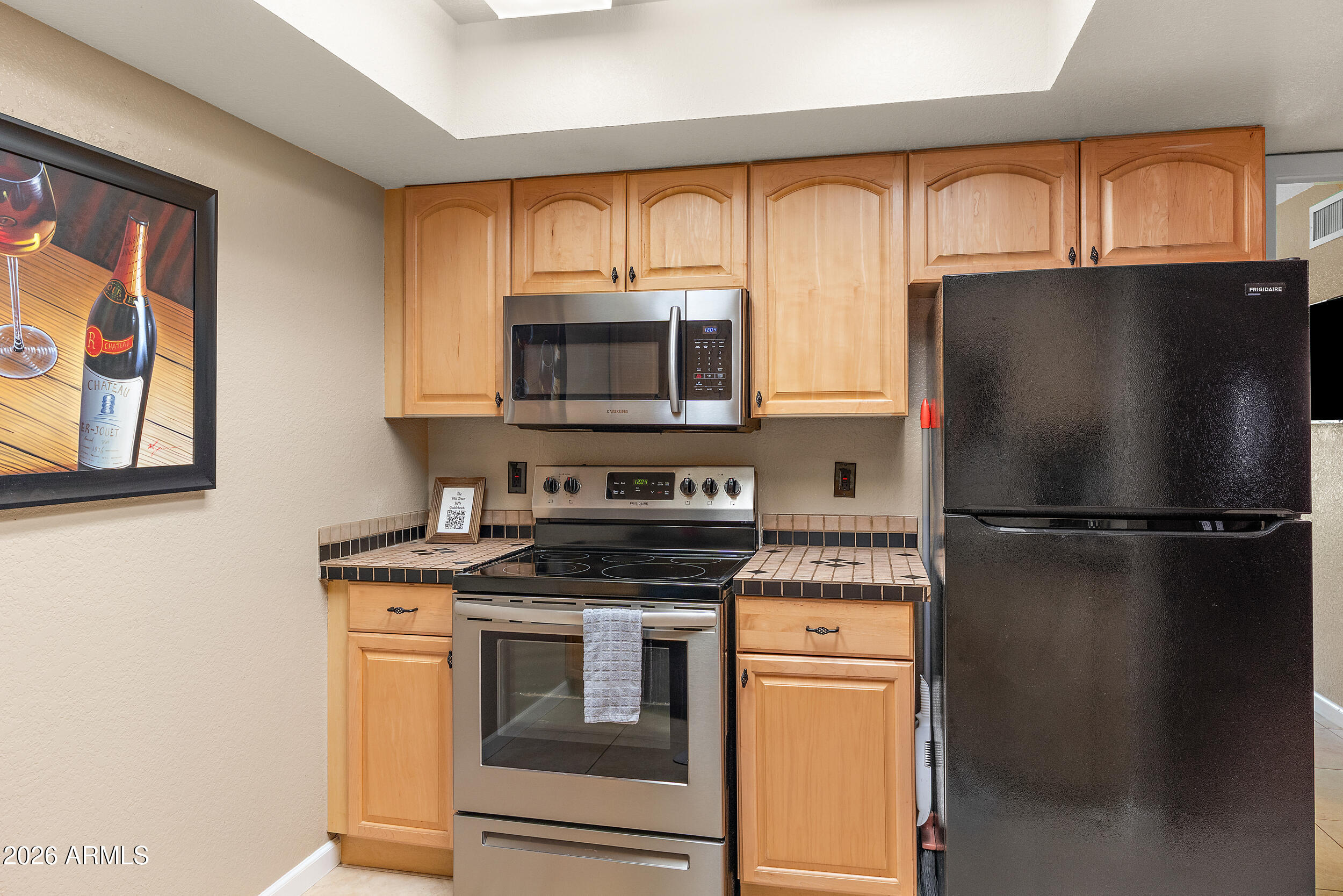 7858 E GLENROSA Avenue