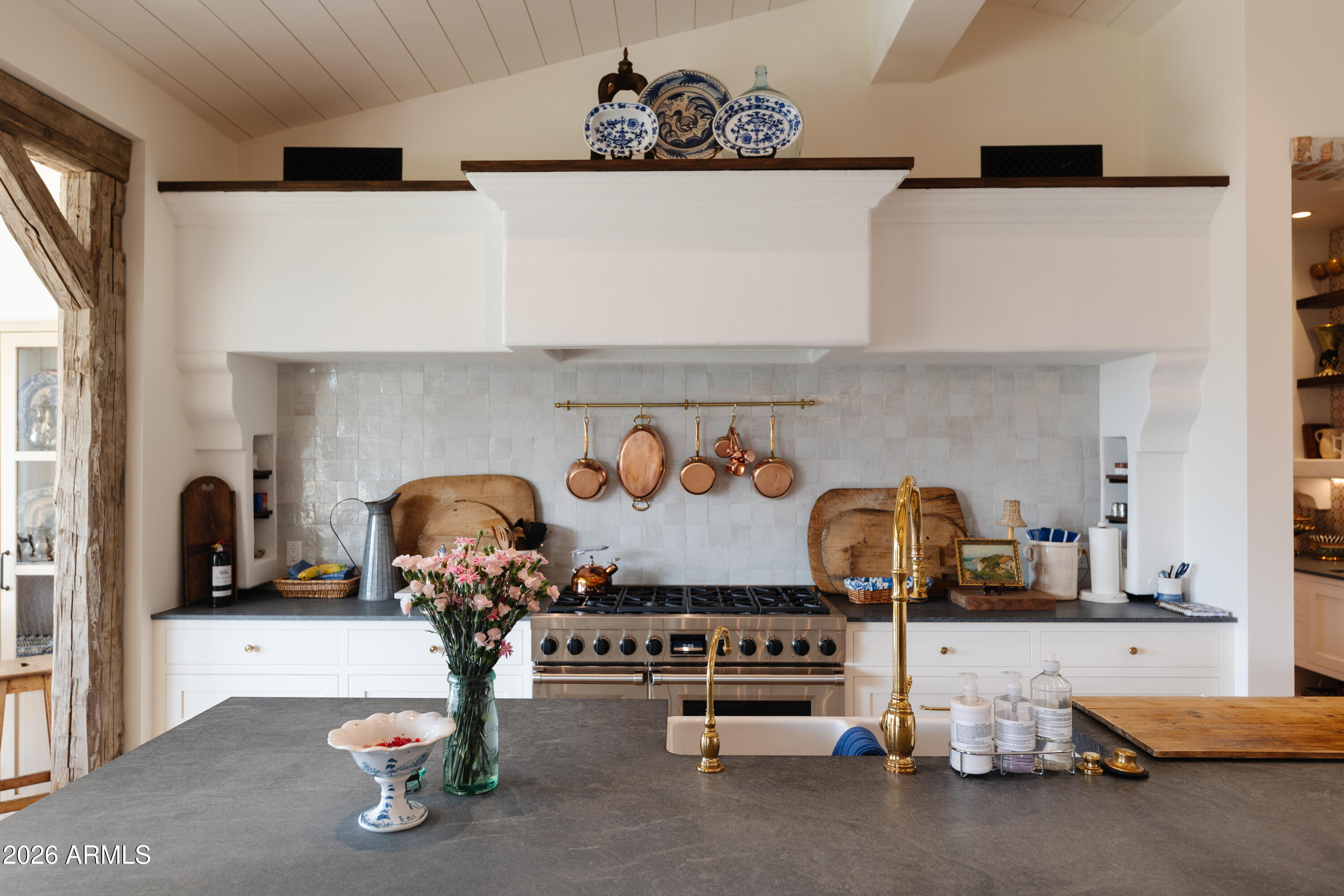 5635 E LINCOLN Drive 60