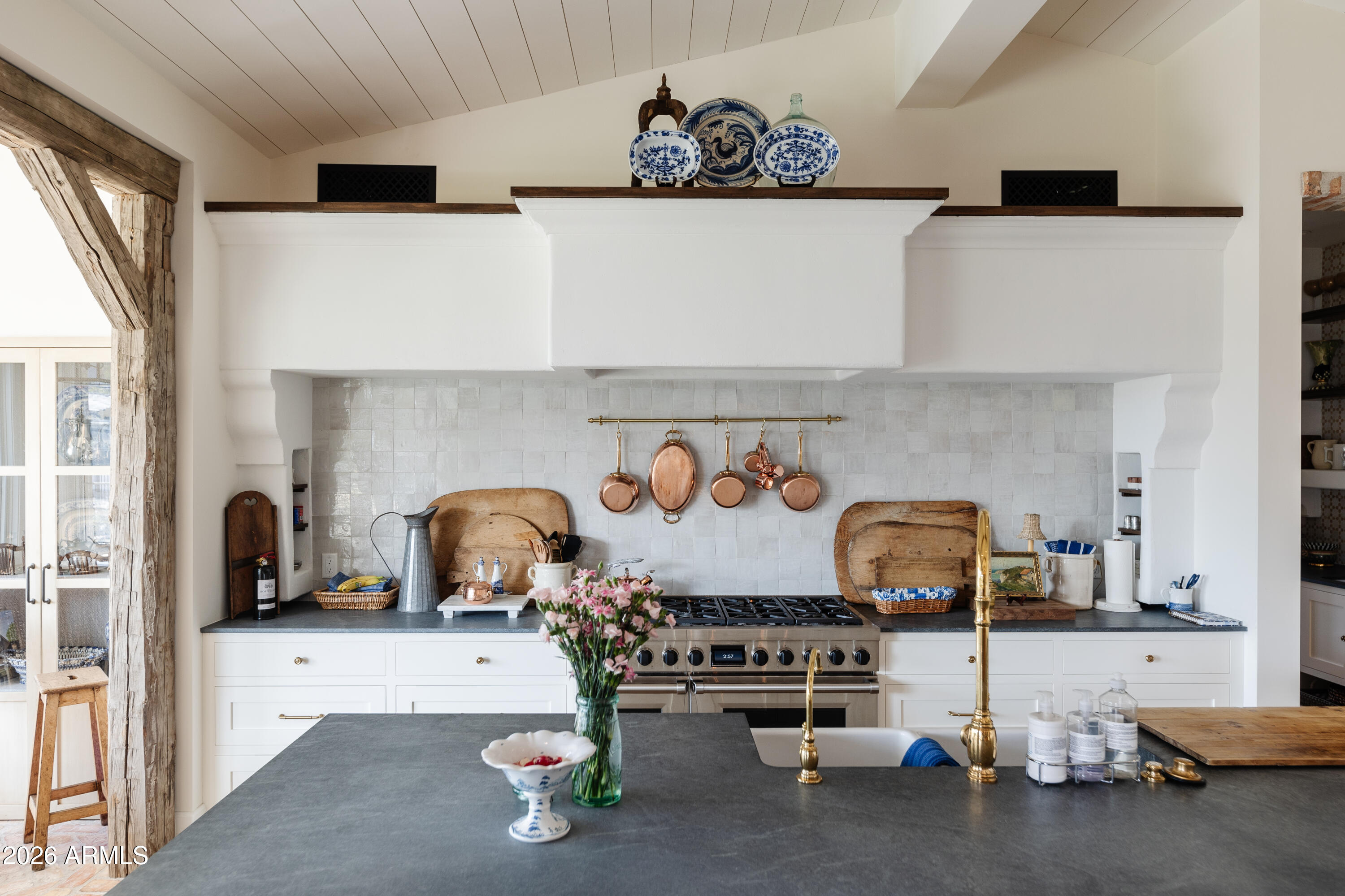 5635 E LINCOLN Drive 60