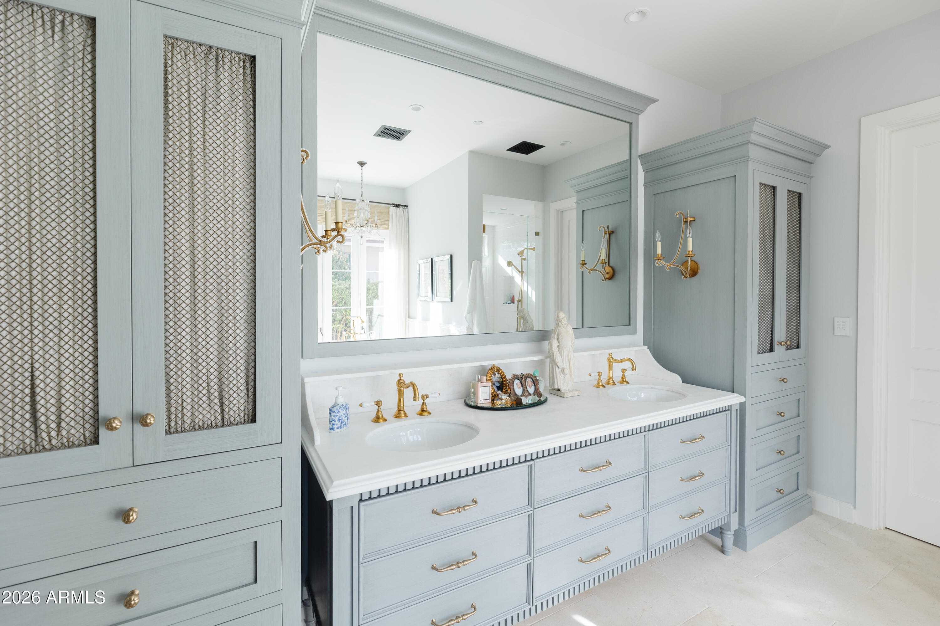 5635 E LINCOLN Drive 60