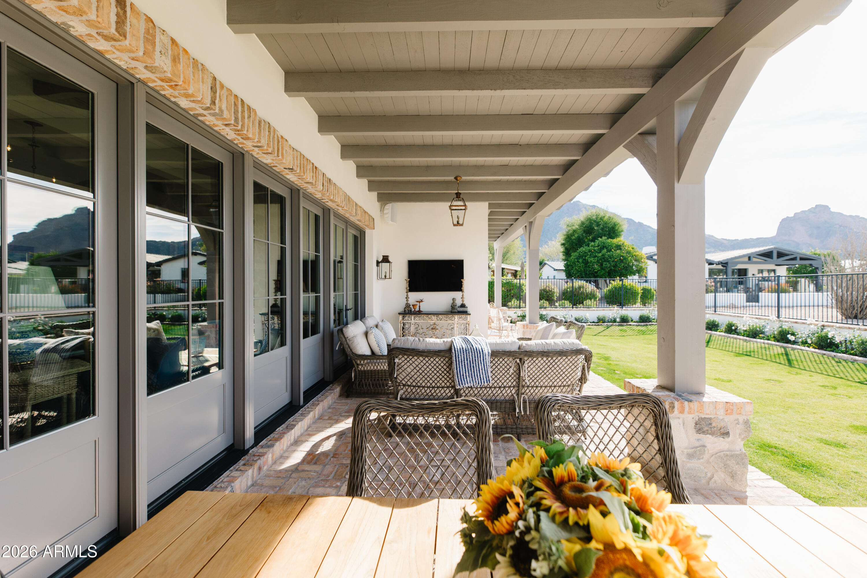 5635 E LINCOLN Drive 60