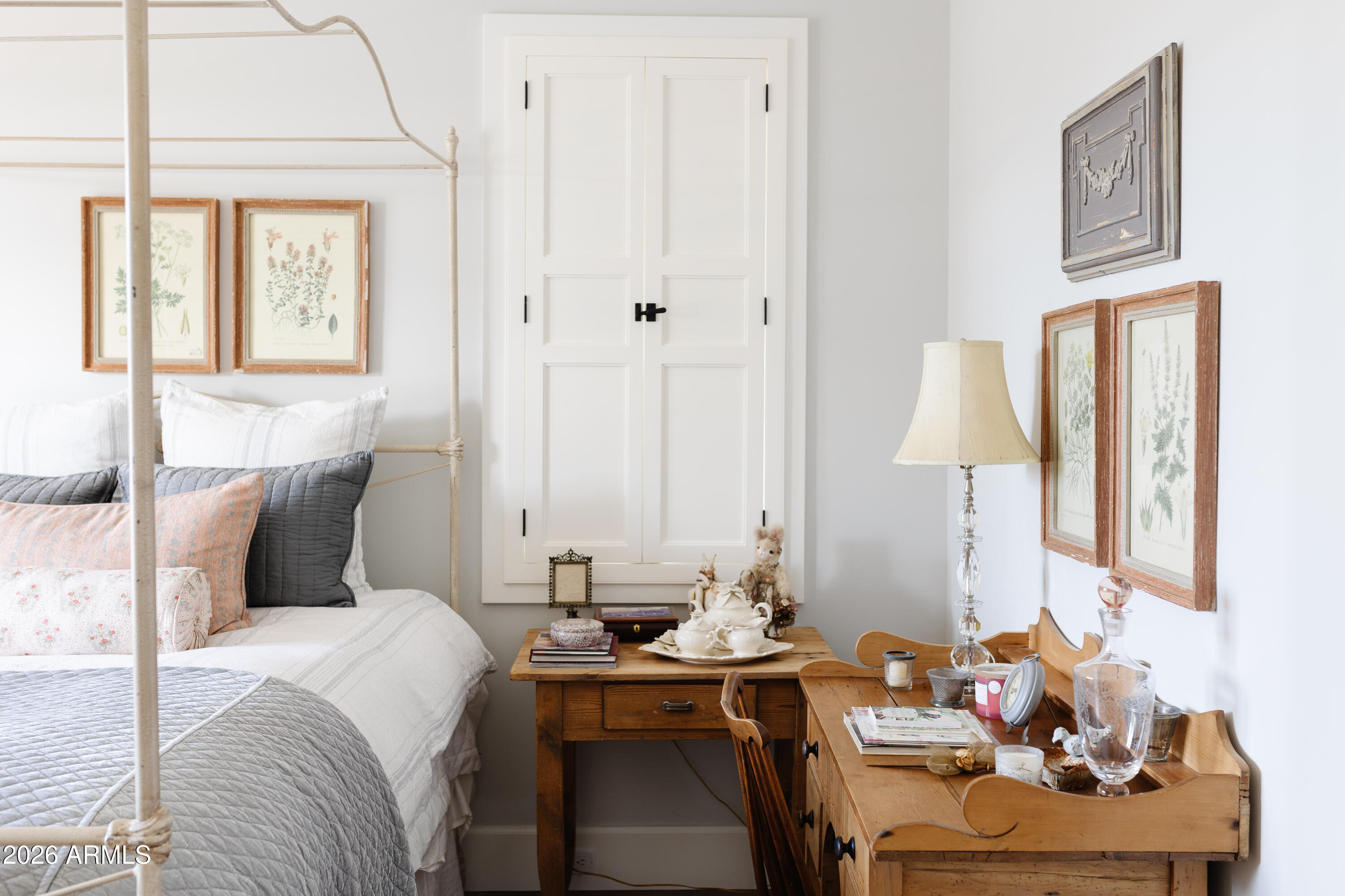 5635 E LINCOLN Drive 60