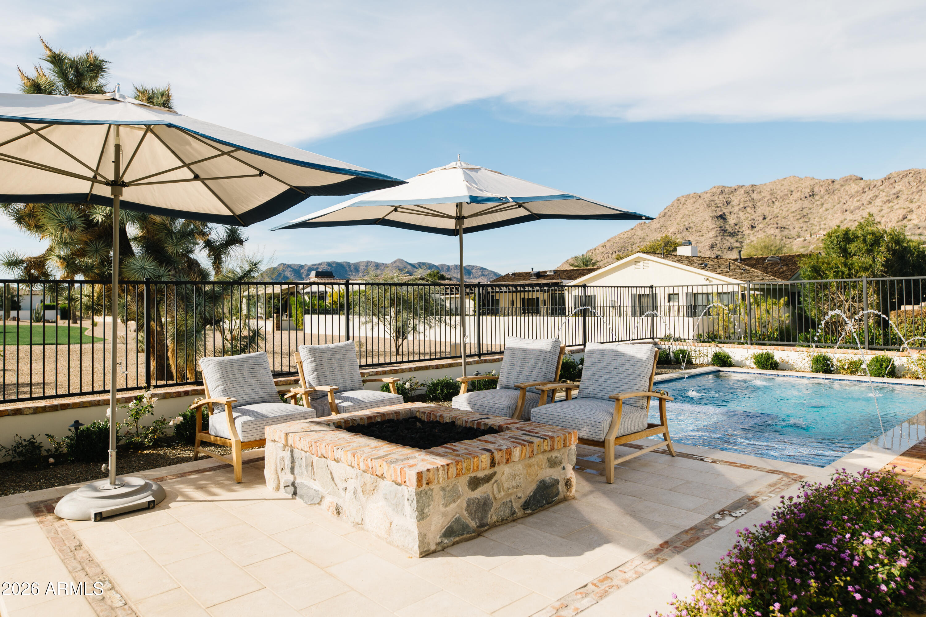 5635 E LINCOLN Drive 60