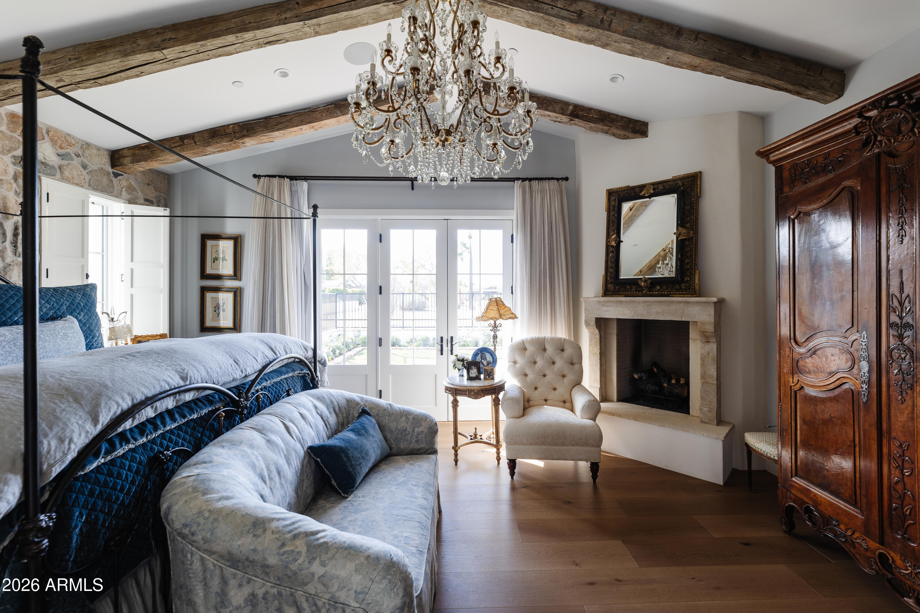 5635 E LINCOLN Drive 60