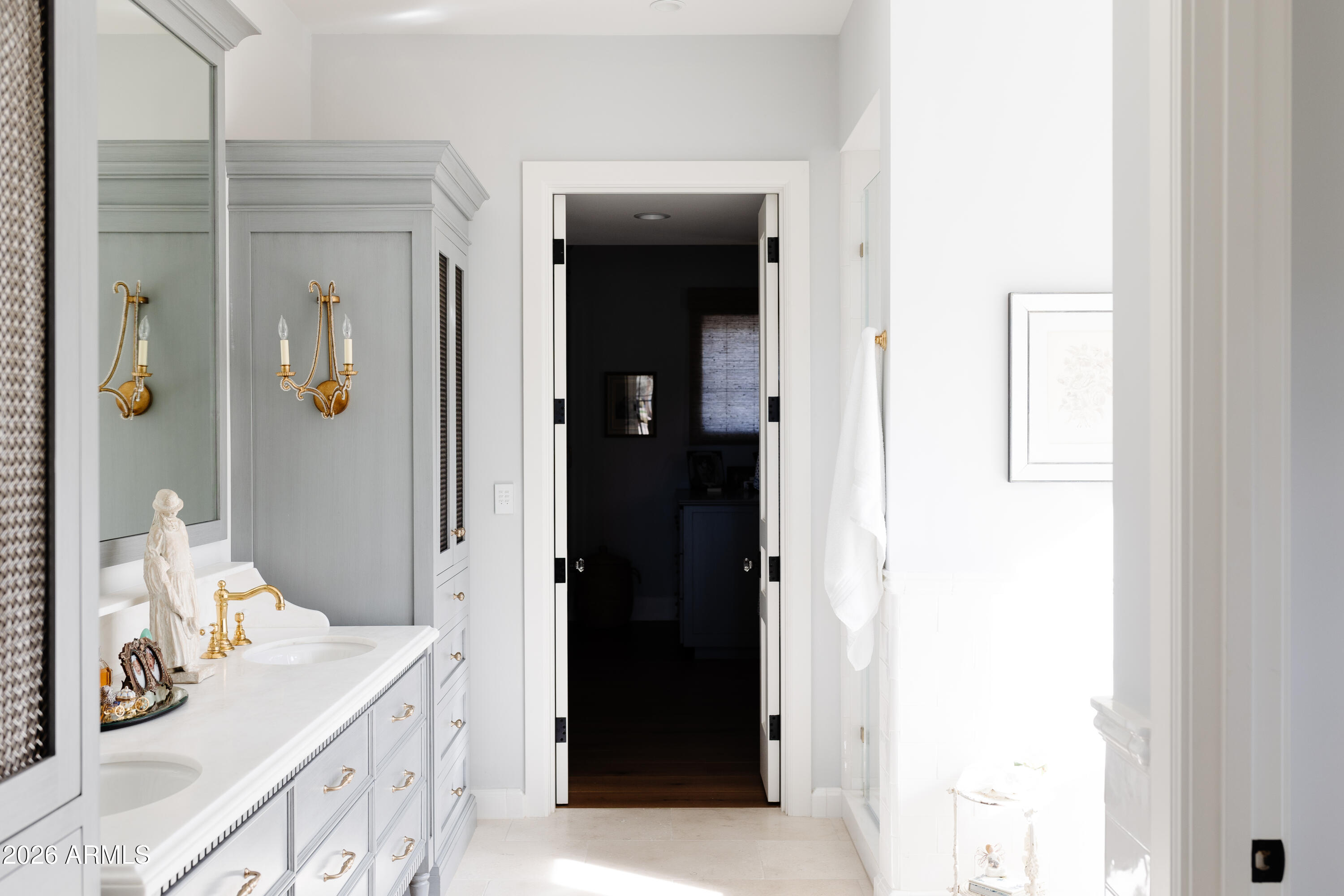 5635 E LINCOLN Drive 60