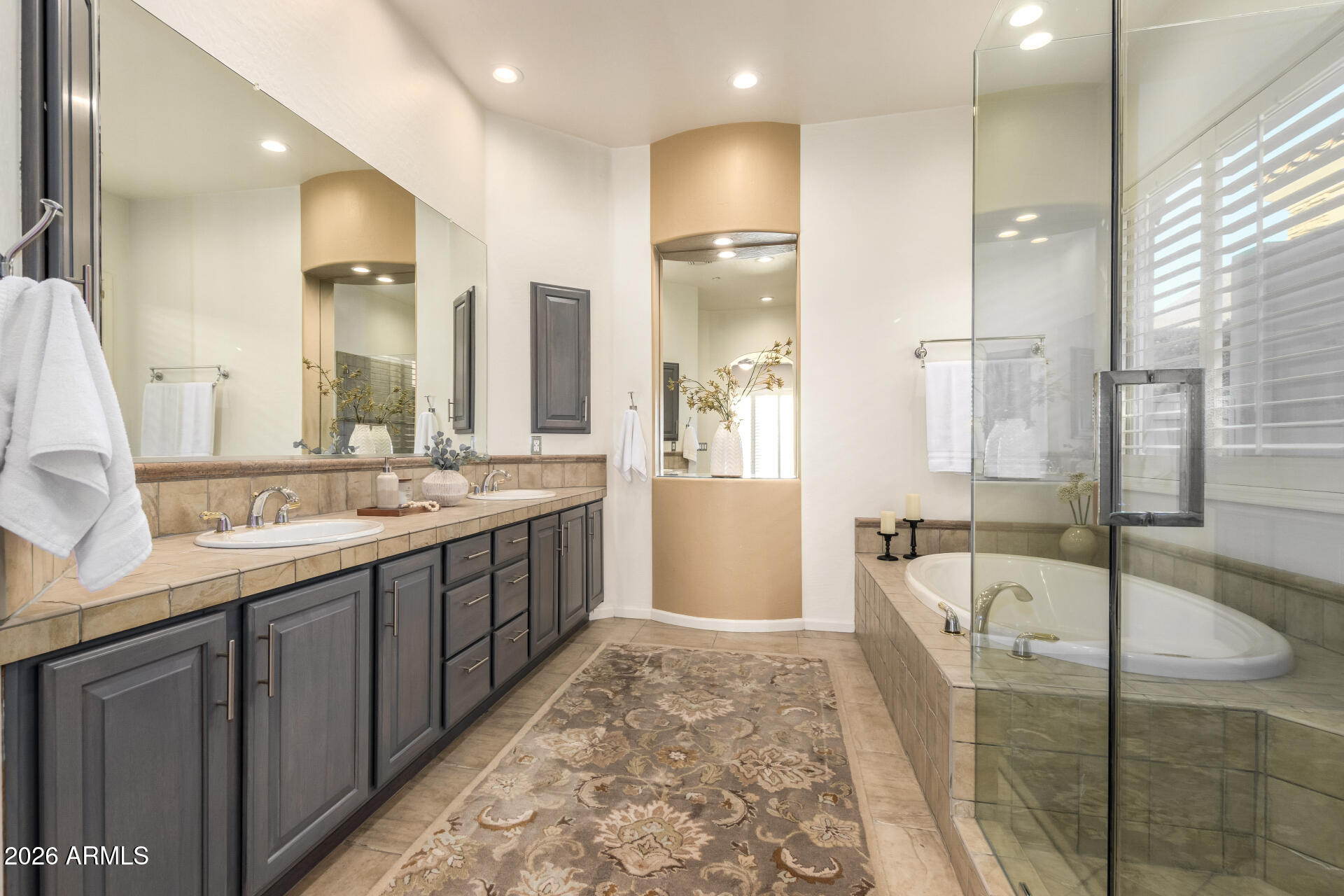 11221 E GREENWAY Road